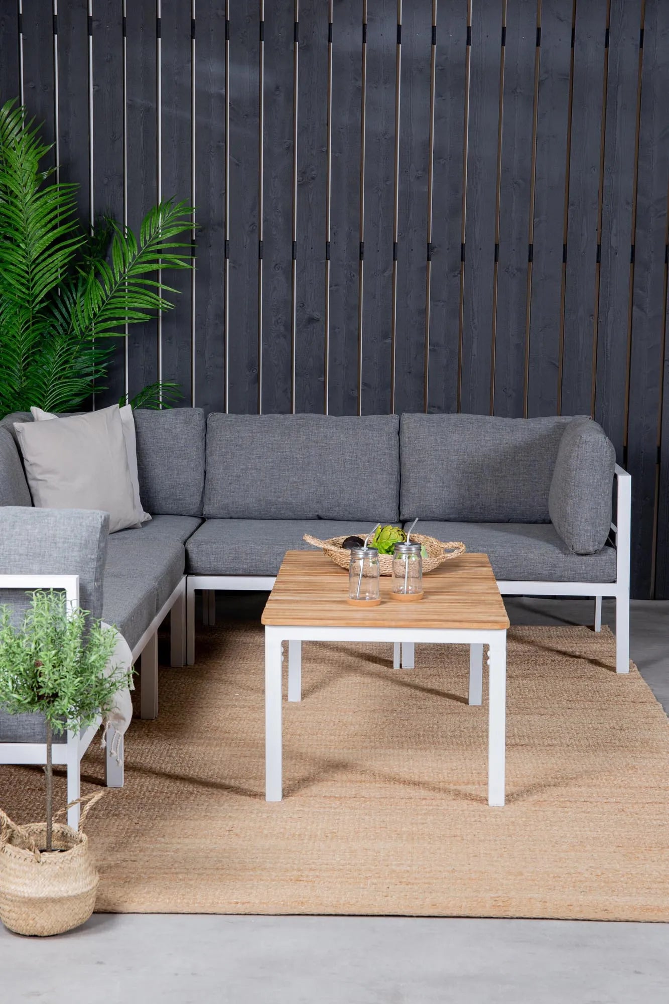 Elegante Copacabana V2 Sofagarnitur für luxuriöse Outdoor-Oasen.