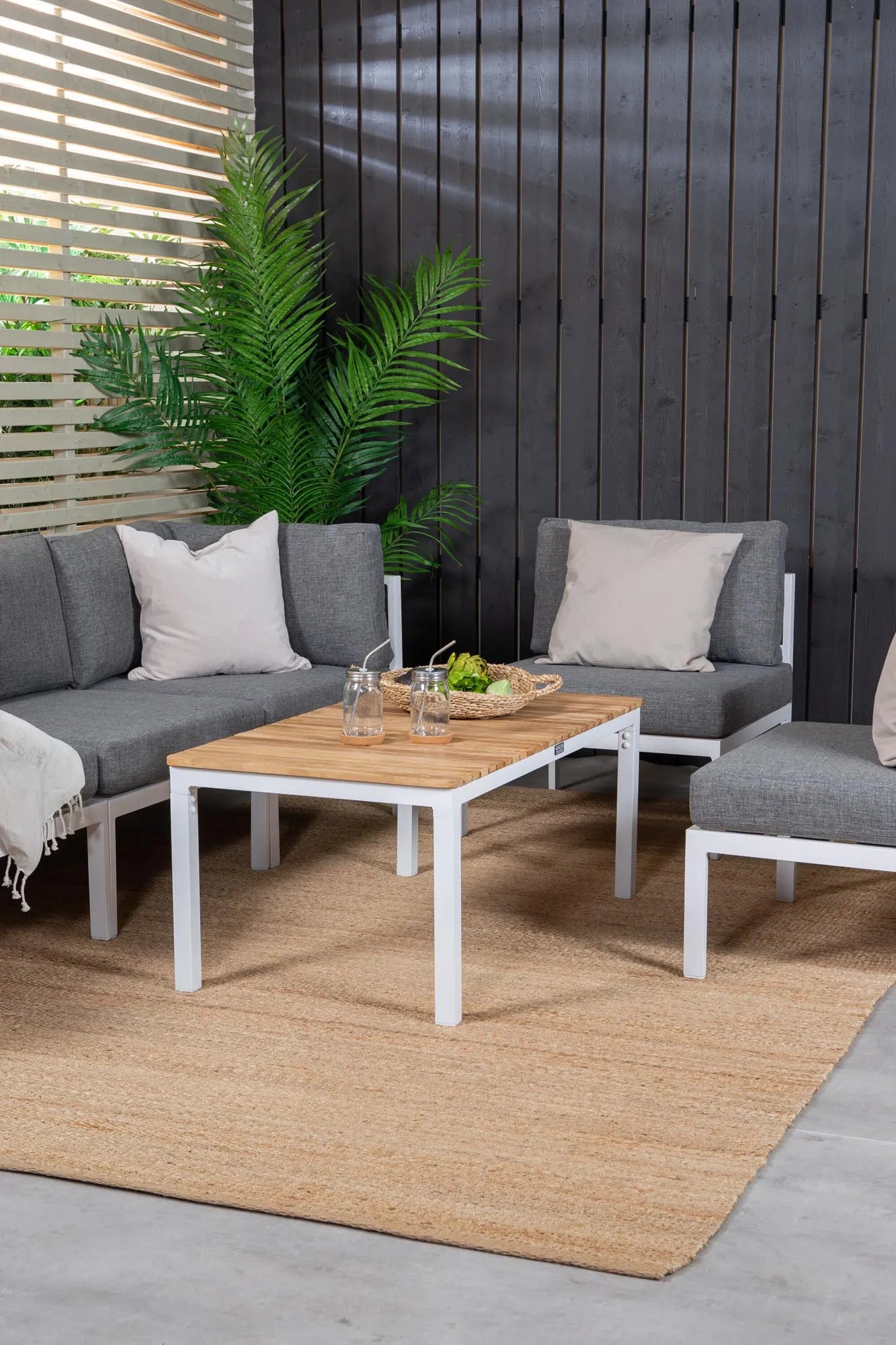 Elegantes Copacabana Sofa Set von Venture Home für Outdoor-Luxus.