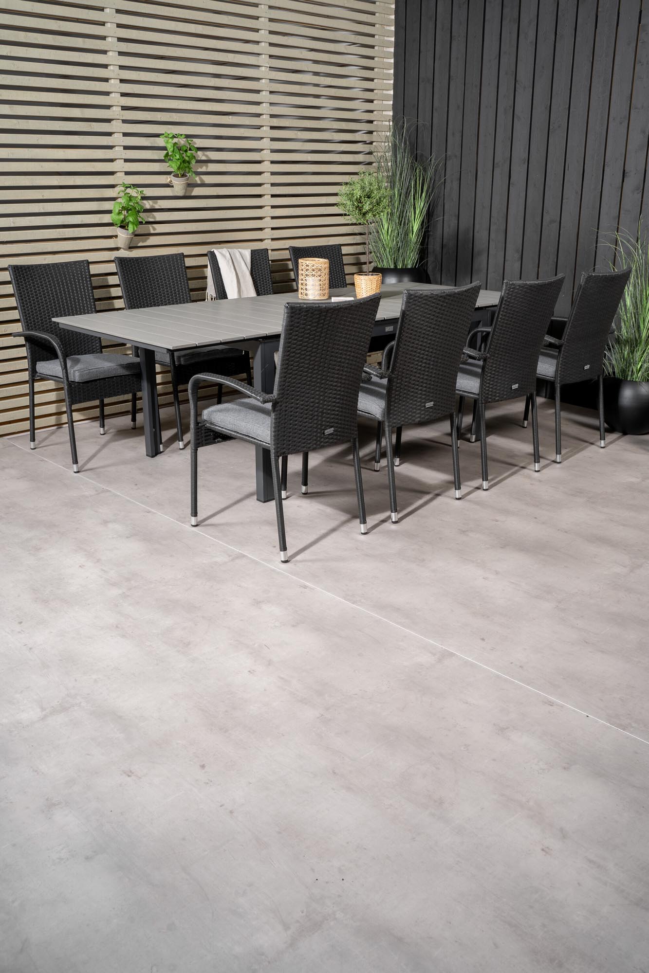Levels Outdoor-Tischset ausziehbar + Anna 160cm/8St. in Schwarz präsentiert im Onlineshop von KAQTU Design AG. Gartentischset ist von Venture Home