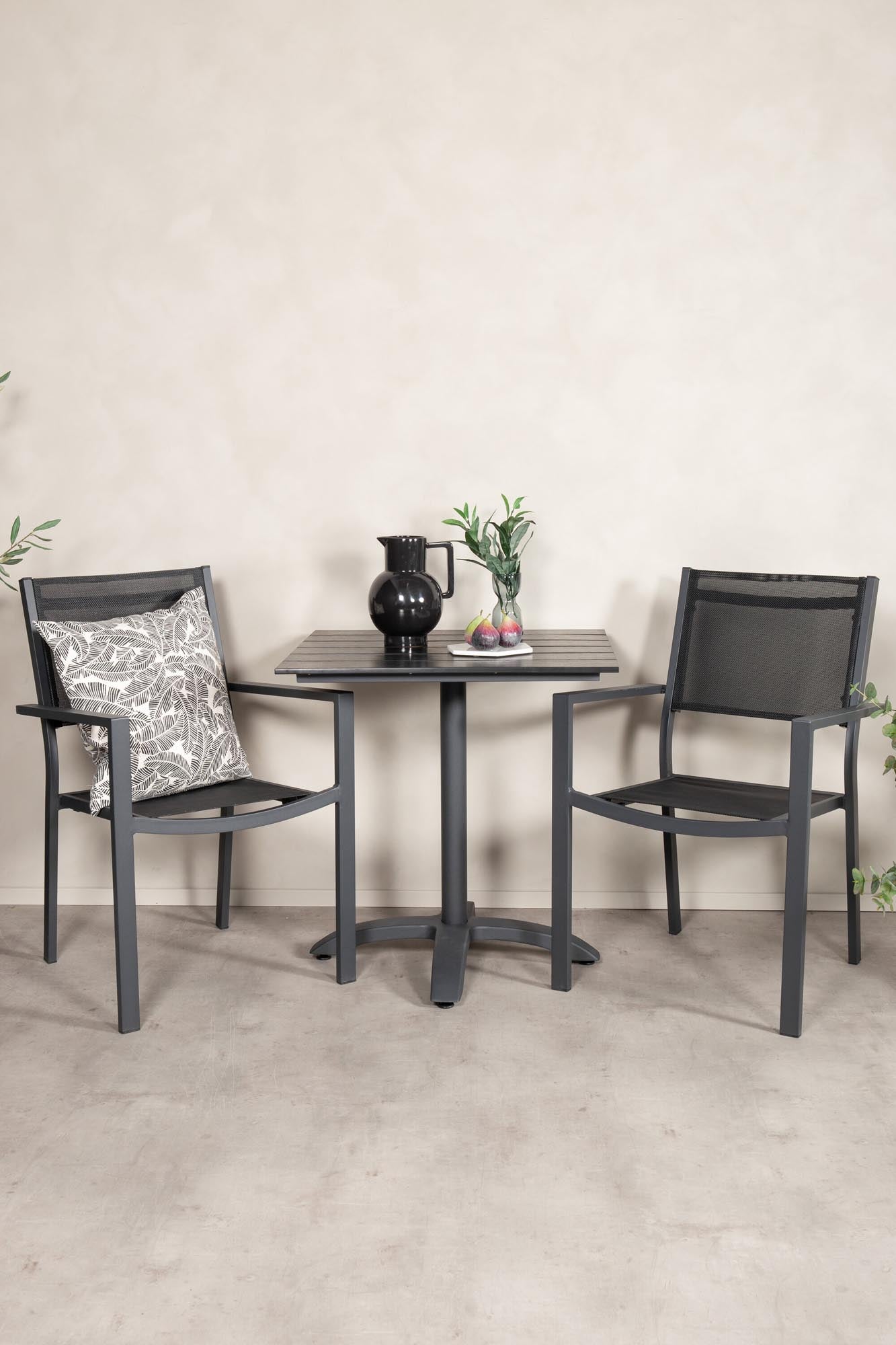 Elegante Outdoor-Essgruppe von Venture Home für stilvolle Momente.