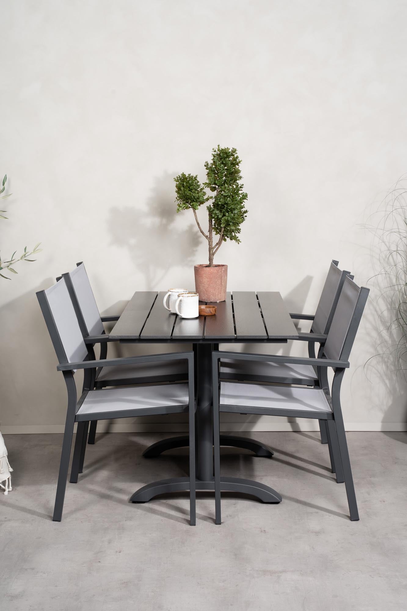 Denver Outdoor-Tischset + Copacabana 120cm/4St. in Schwarzgrau präsentiert im Onlineshop von KAQTU Design AG. Gartentischset ist von Venture Home