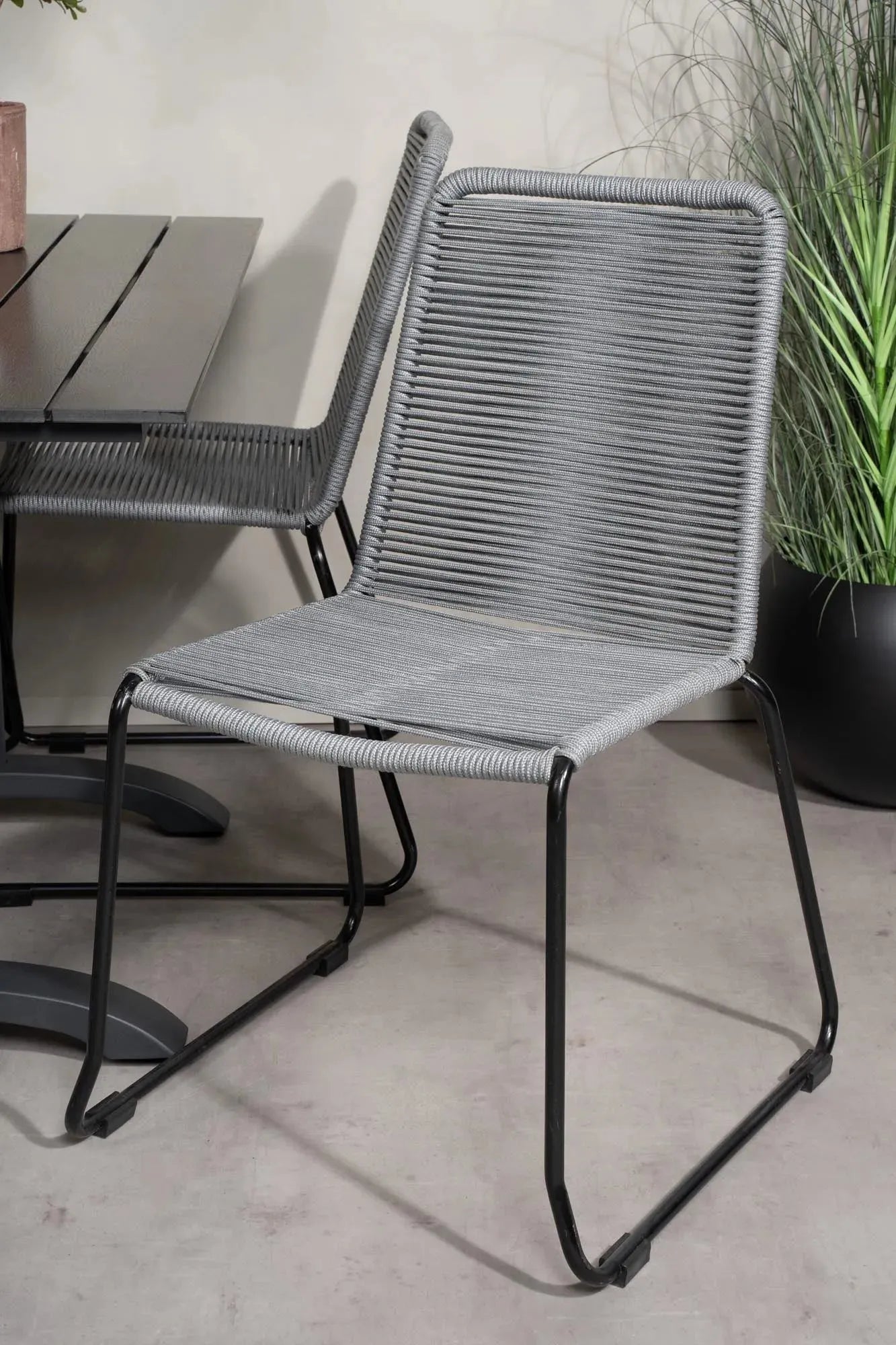 Venture Home: Robustes Denver Tischset für 4, ideal für draußen.