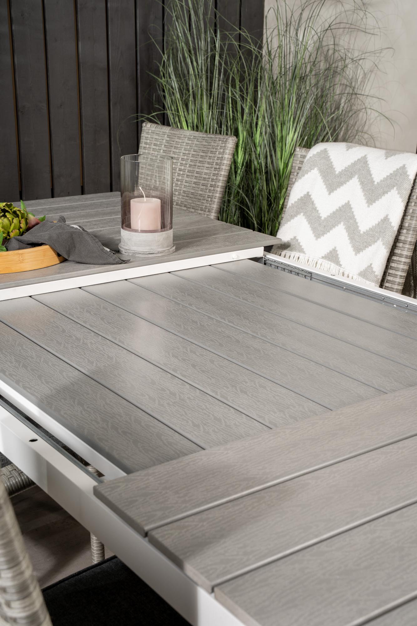 Levels Outdoor-Tischset ausziehbar + Anna 160cm/8St. in Grau präsentiert im Onlineshop von KAQTU Design AG. Gartentischset ist von Venture Home