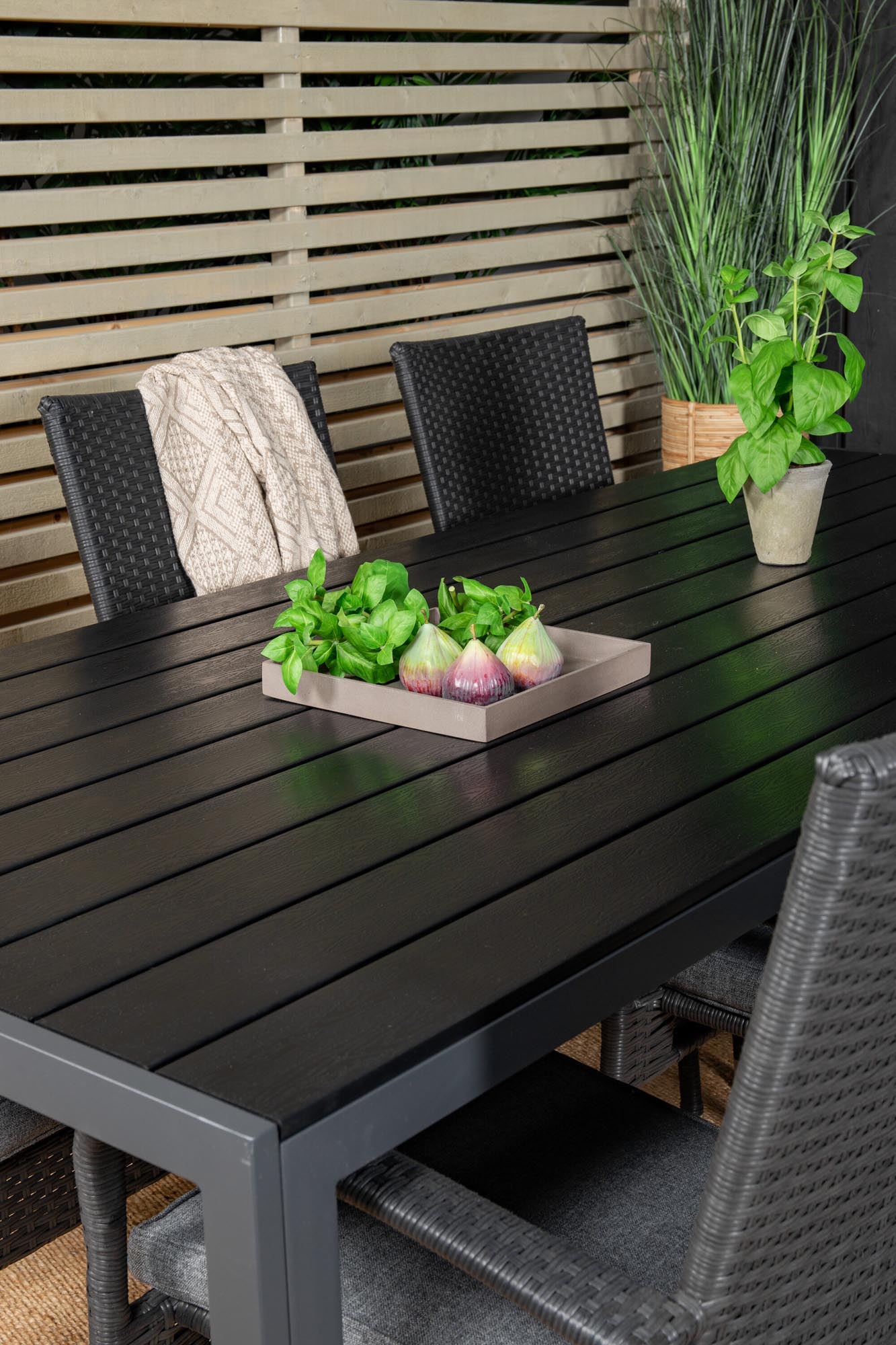 Break Outdoor-Tischset + Anna 205cm/6St. in Schwarz präsentiert im Onlineshop von KAQTU Design AG. Gartentischset ist von Venture Home