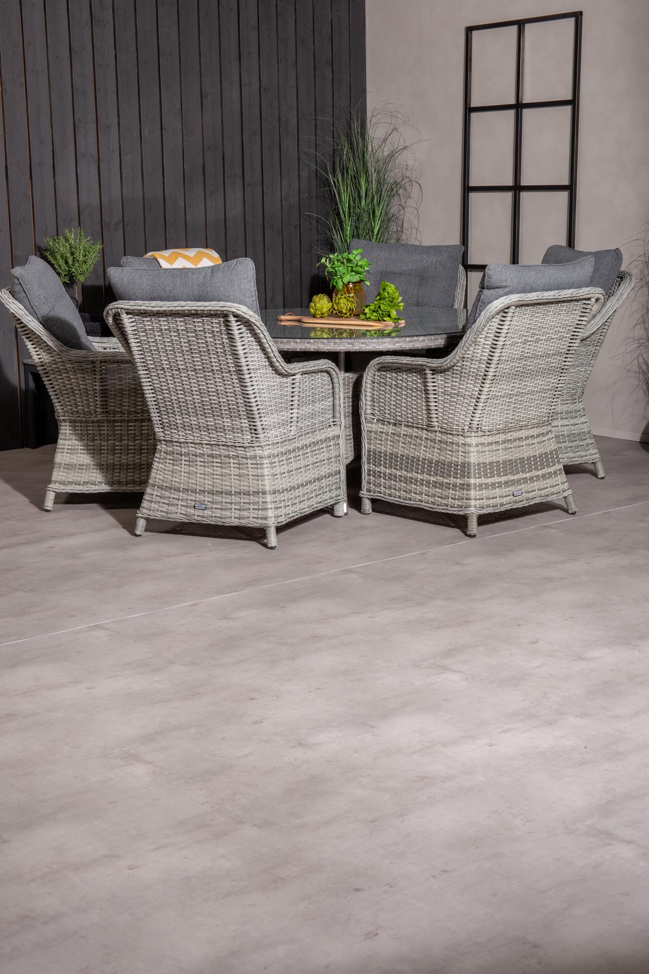 Volta Outdoor-Tischset + Vikelund ⌀150cm/6St. in Grau präsentiert im Onlineshop von KAQTU Design AG. Gartentischset ist von Venture Home