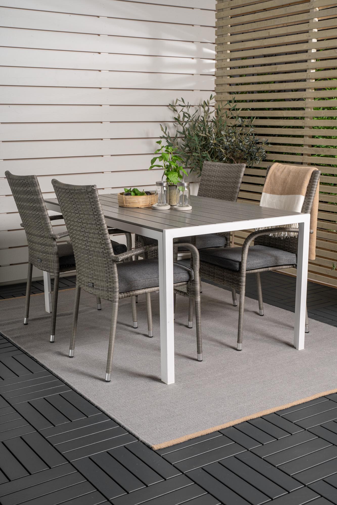 Break Outdoor-Tischset + Anna 150cm/4St. in Grau präsentiert im Onlineshop von KAQTU Design AG. Gartentischset ist von Venture Home