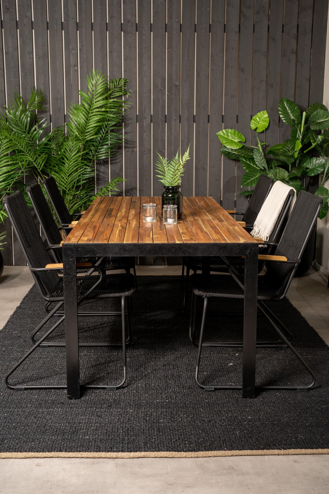 Bois Outdoor-Tischset mit Armlehne 205cm/6St. in Schwarz präsentiert im Onlineshop von KAQTU Design AG. Gartentischset ist von Venture Home