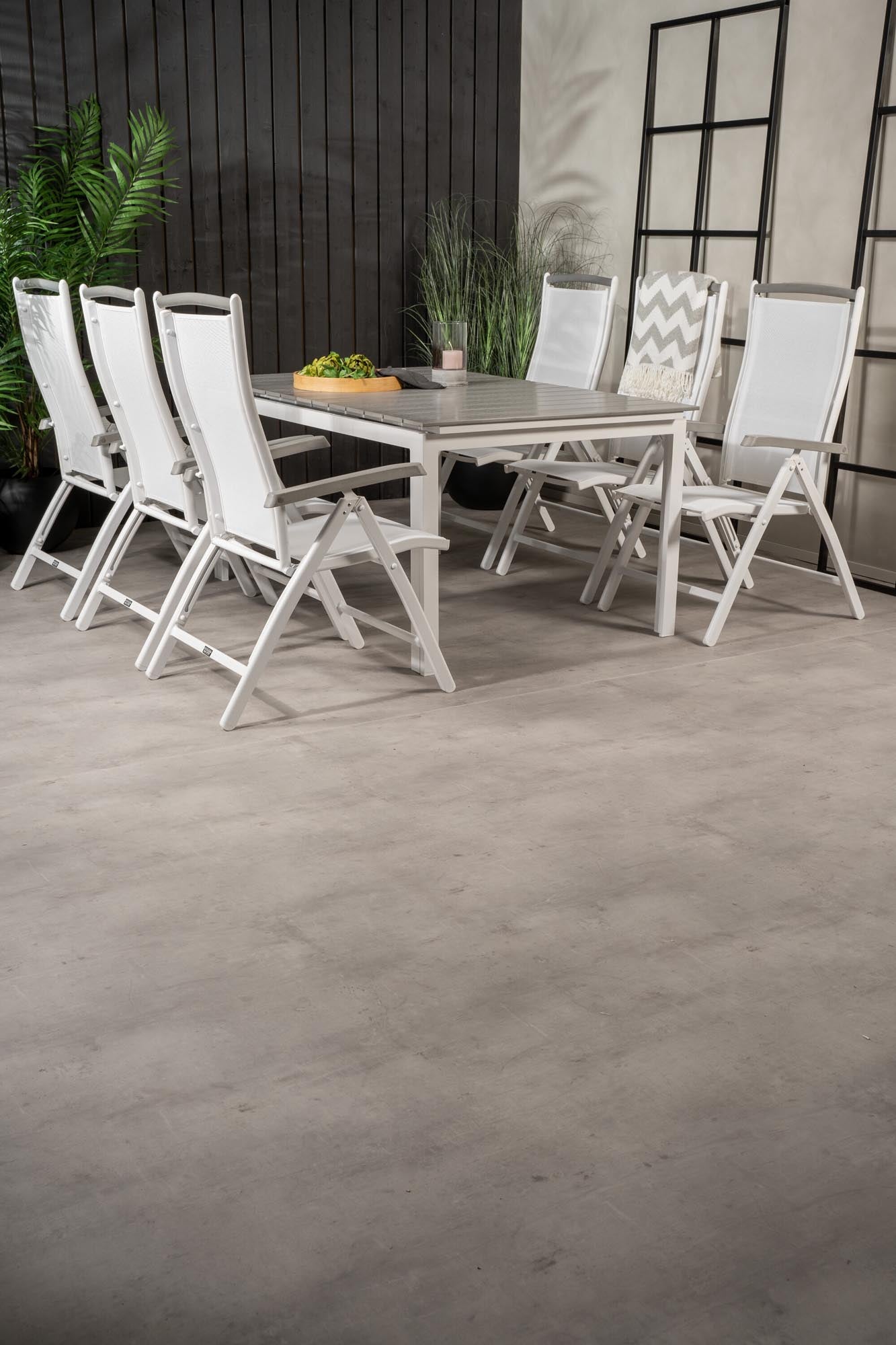Elegantes Outdoor-Set von Venture Home für stilvolle Gartenmomente.