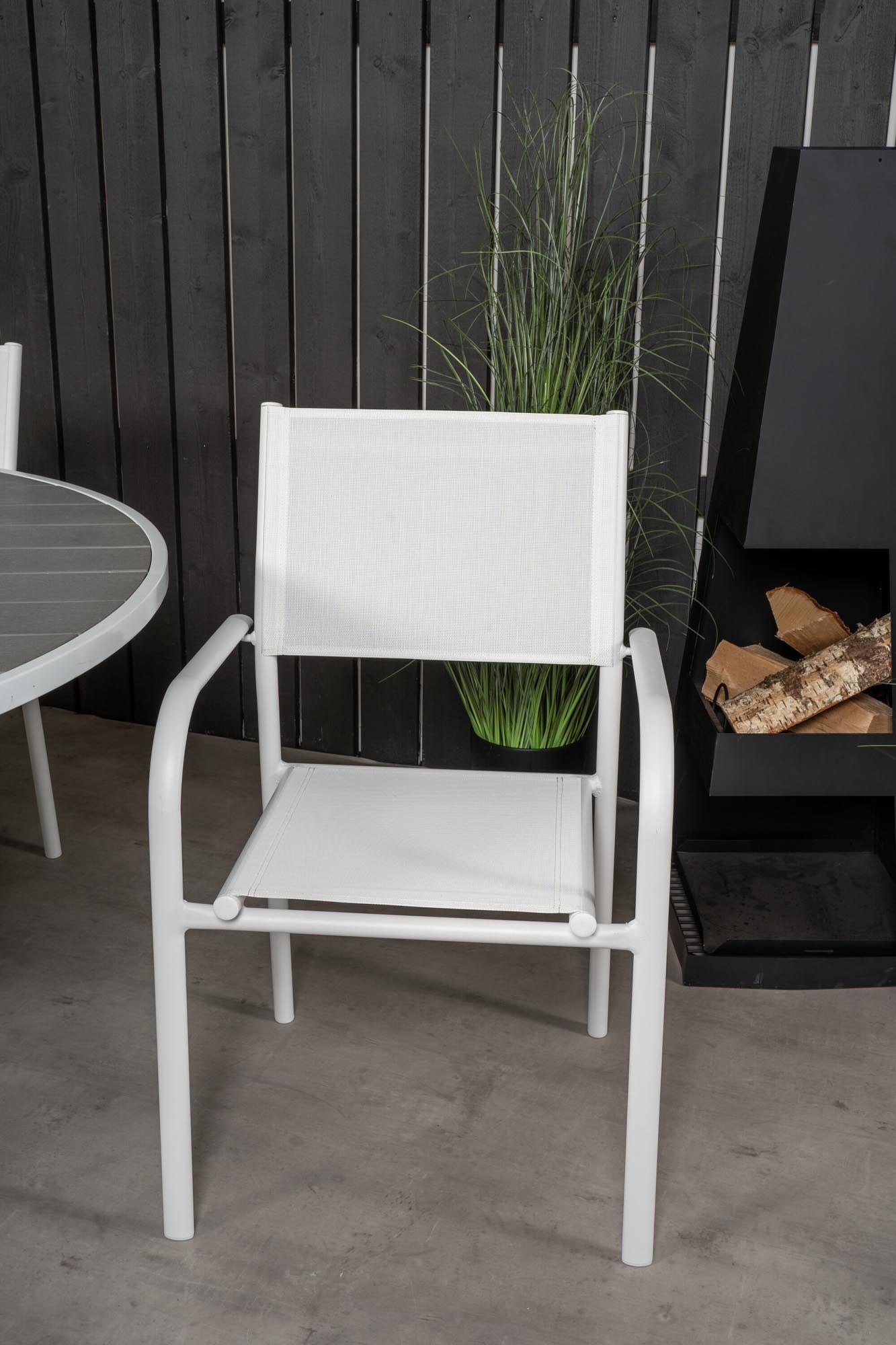 Stilvolles Parma Set + Santorini Tisch, ideal für 4 Personen draussen.
