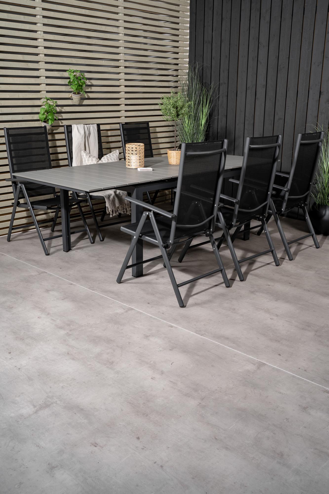 Levels Outdoor-Tischset ausziehbar + Break 160cm/6St. in Schwarz präsentiert im Onlineshop von KAQTU Design AG. Gartentischset ist von Venture Home