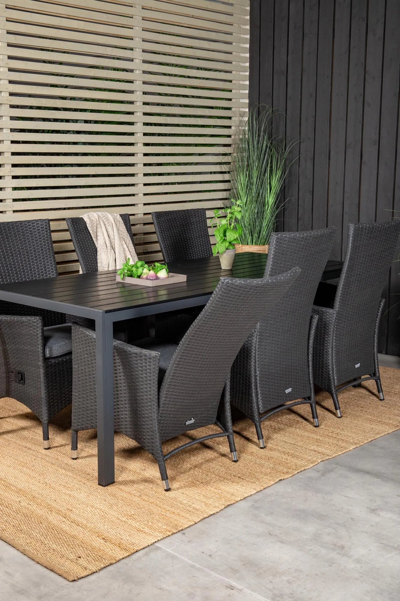 Elegantes Venture Home Outdoor-Set für 6 Personen, 205cm Tisch.