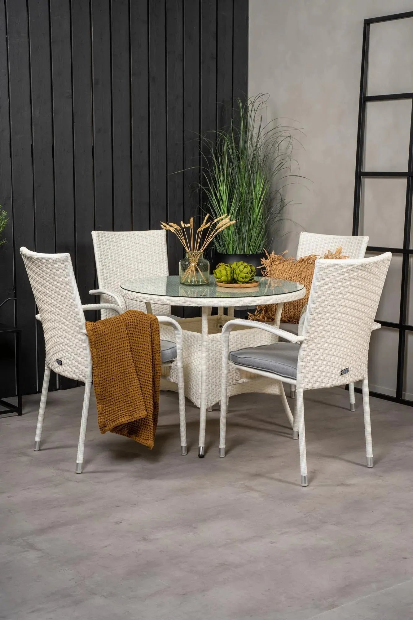 Modernes Volta Set: Perfekte Ergänzung für Ihre Terrasse.