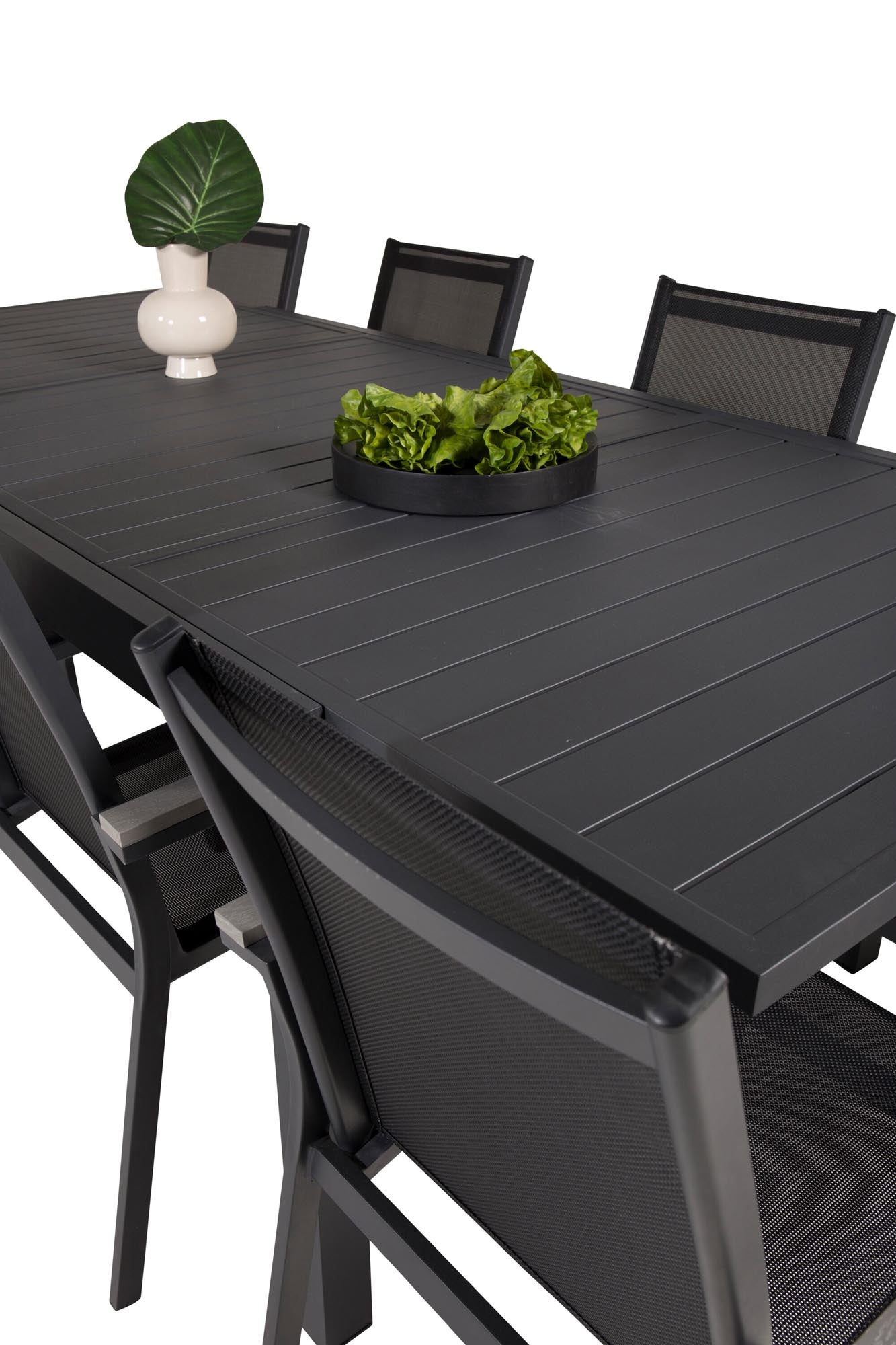 Marbella Gartentisch 160/240 + Parma Arm Stuhl (stapelbar) in Schwarzgrau präsentiert im Onlineshop von KAQTU Design AG. Gartentischset ist von Venture Home