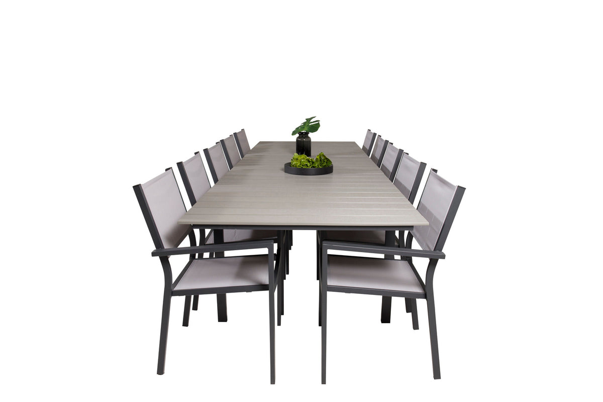 Levels Gartentisch 224/324 + Copacabana Arm Stuhl in Grau präsentiert im Onlineshop von KAQTU Design AG. Gartentischset ist von Venture Home