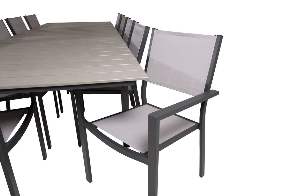 Levels Gartentisch 224/324 + Copacabana Arm Stuhl in Grau präsentiert im Onlineshop von KAQTU Design AG. Gartentischset ist von Venture Home