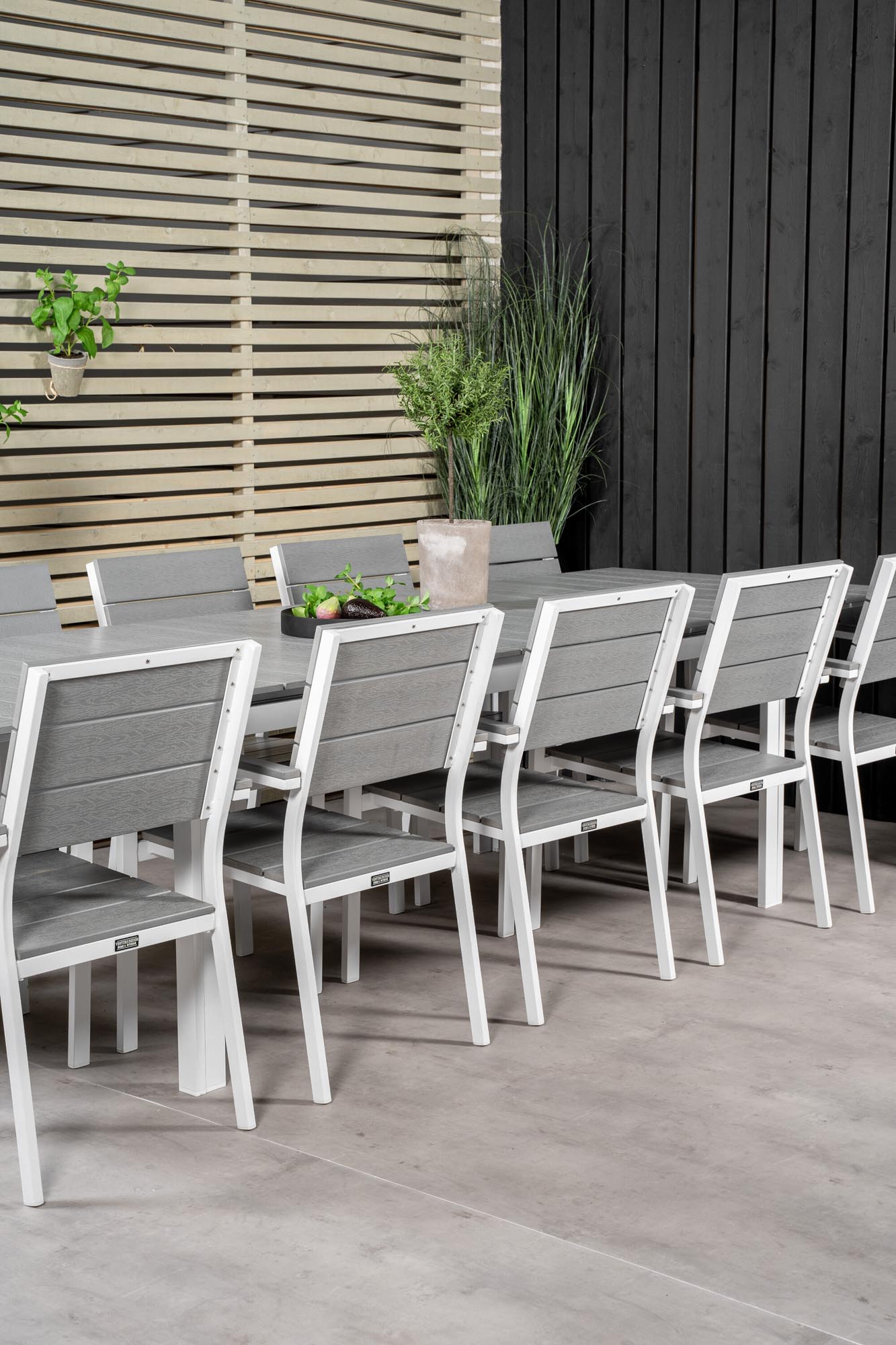 Stilvolles 8-Personen Tischset 229cm von Venture Home für draussen.