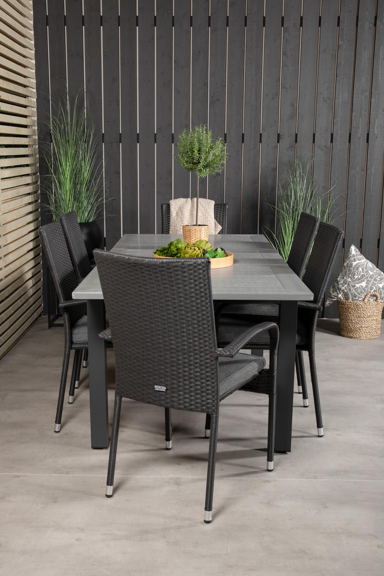 Albany Outdoor-Gartentischset ausziehbar + Anna 160cm/6St. in Schwarz präsentiert im Onlineshop von KAQTU Design AG. Gartentischset ist von Venture Home