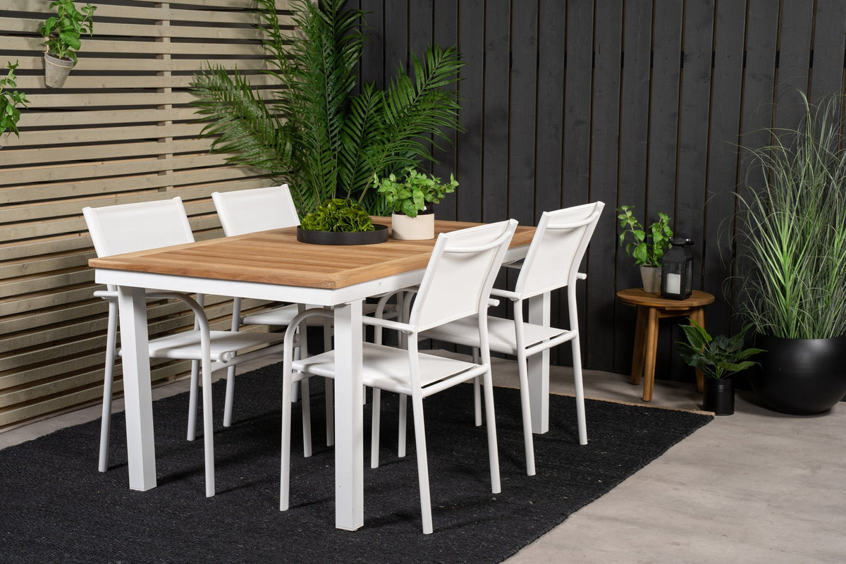 Weisses Gartentischset Santorini & Panama von Venture Home: zwei Stühle aus Aluminium und rechteckiger Tisch mit Teak-Tischplatte.