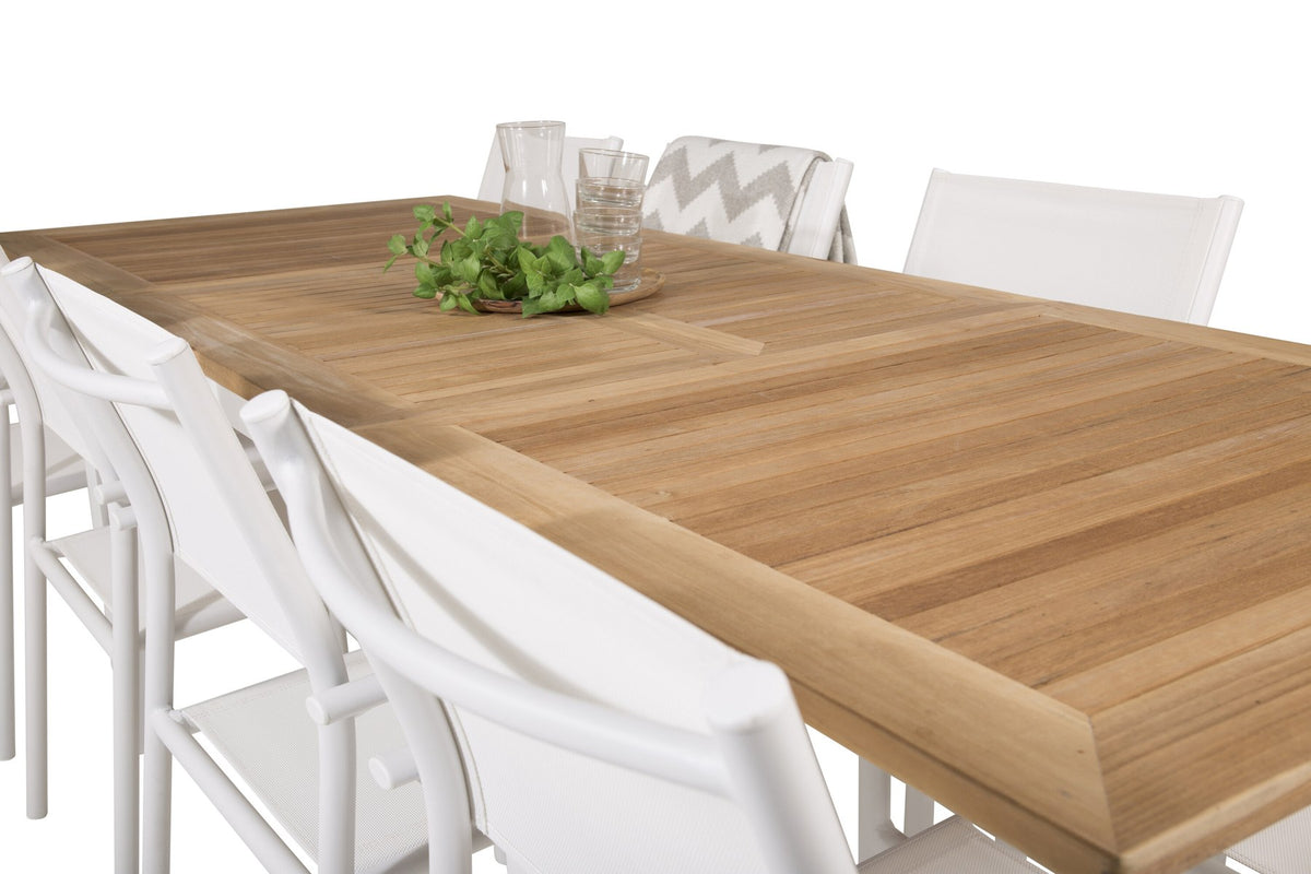 Weisses Gartentischset Santorini & Panama von Venture Home: zwei Stühle aus Aluminium und rechteckiger Tisch mit Teak-Tischplatte.
