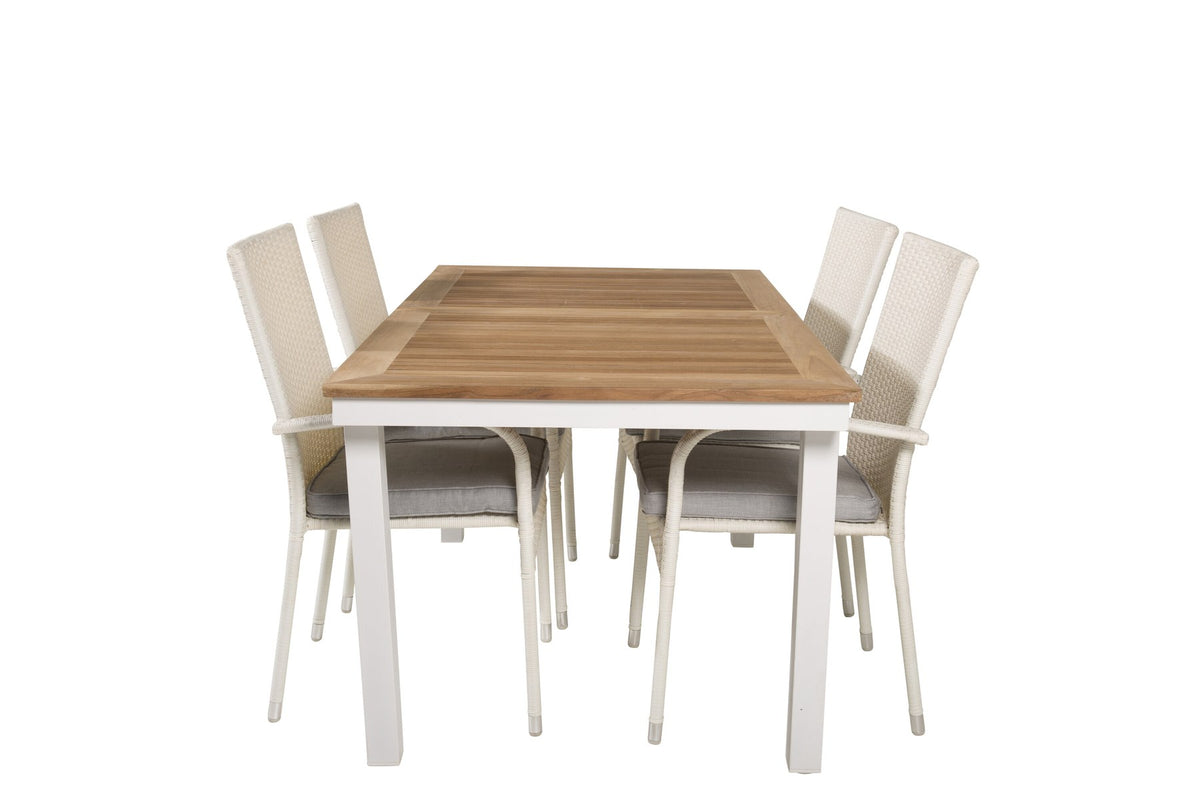 Zwei weisse Stapelstühle Anna und ausziehbarer Teak-Esstisch Panama mit Aluminium- und Stahlgestell, rechteckige Tischplatte in Naturholz-Optik.