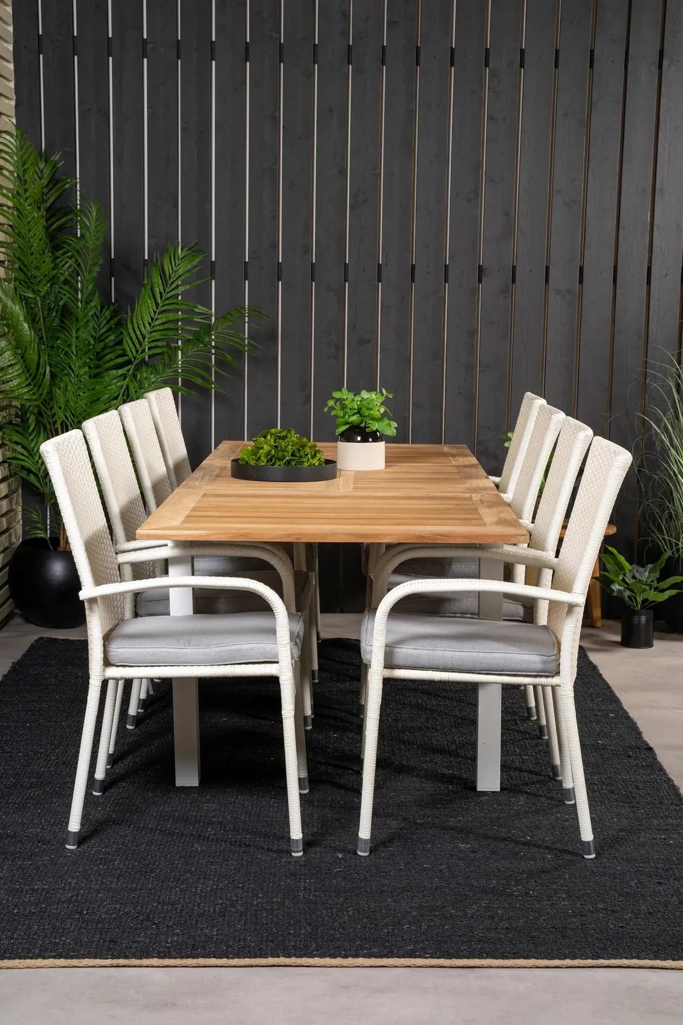 Elegantes Panama Tischset für 8, perfekt für Gartenpartys.