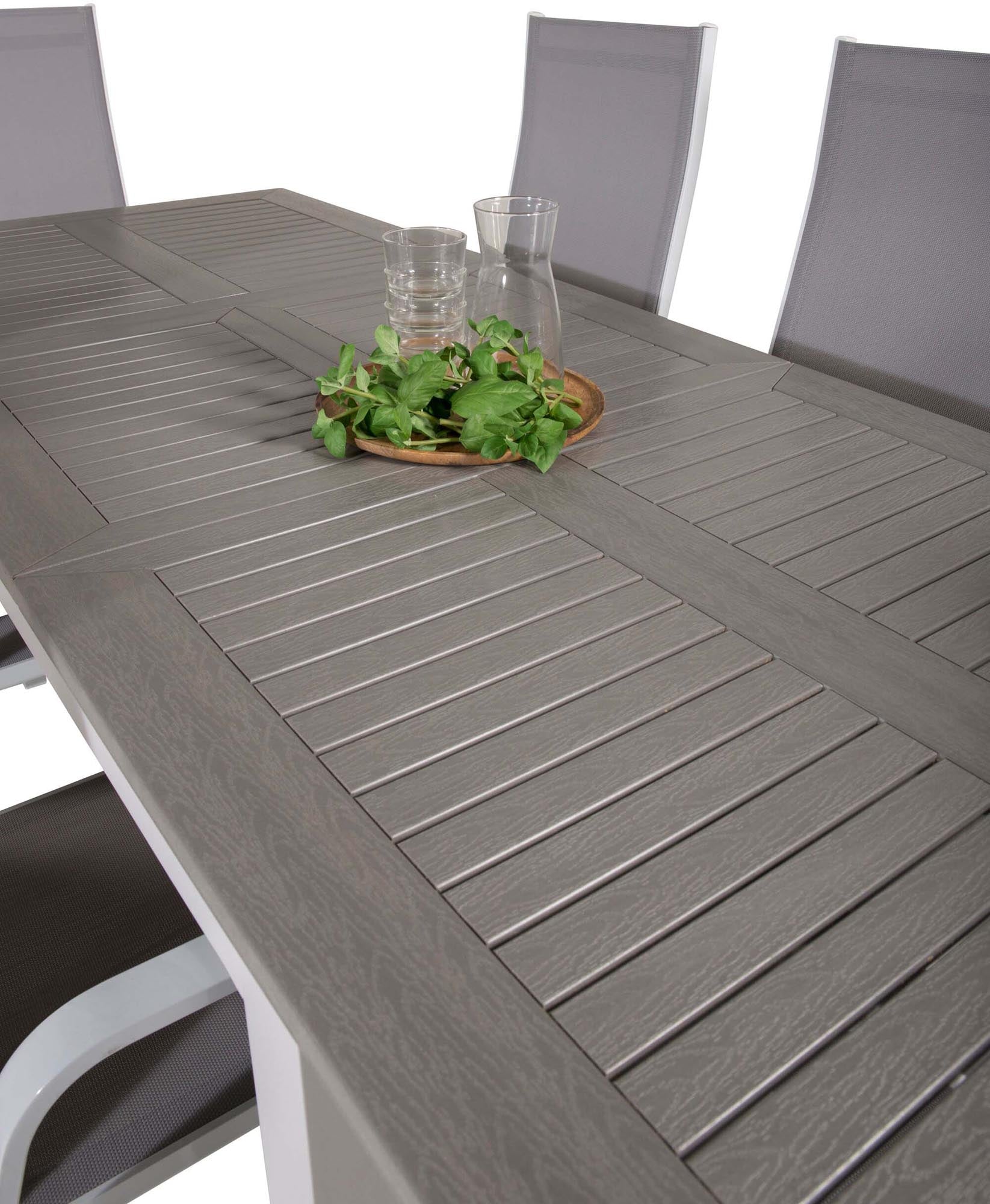 Entdecken Sie das Albany Outdoor-Gartentischset von Venture Home: stilvoll, ausziehbar und ideal für gesellige Abende im Freien.