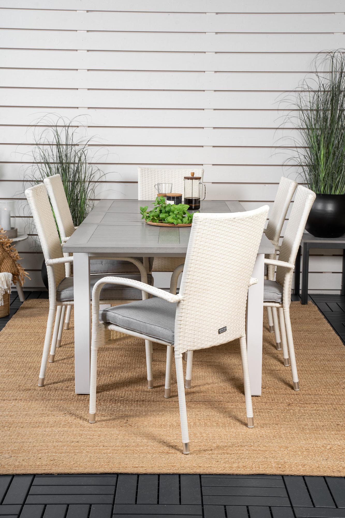 Elegantes Albany Set: Ausziehbarer Tisch & 6 Stühle für draussen.