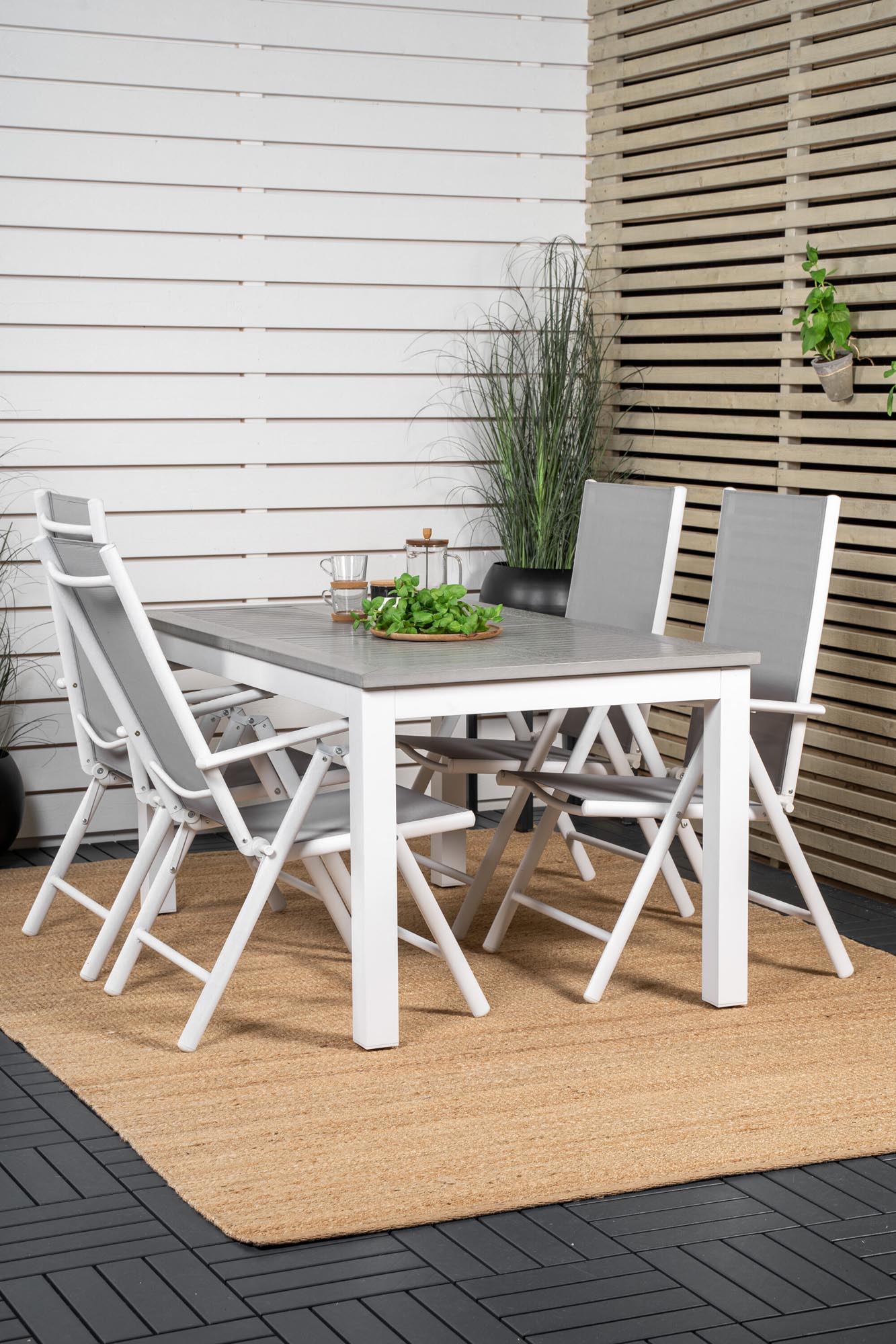 Venture Home Albany: Anpassbares Outdoor-Set für stilvolle Abende.