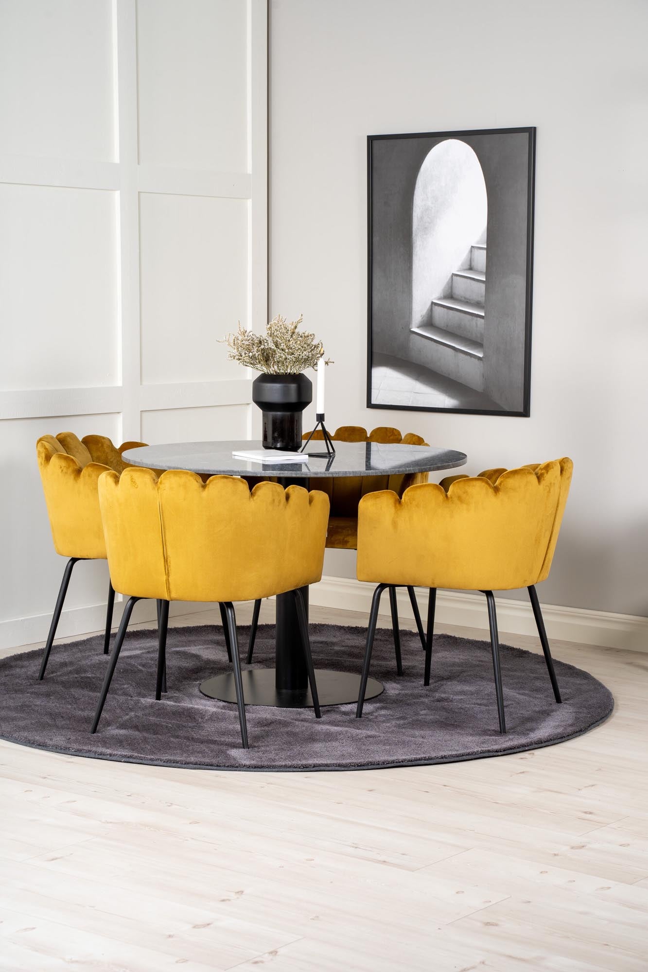 Estelle Esszimmerset + Limhamn ⌀106cm/4St. in Schwarz / Gelb präsentiert im Onlineshop von KAQTU Design AG. Esszimmerset ist von Venture Home