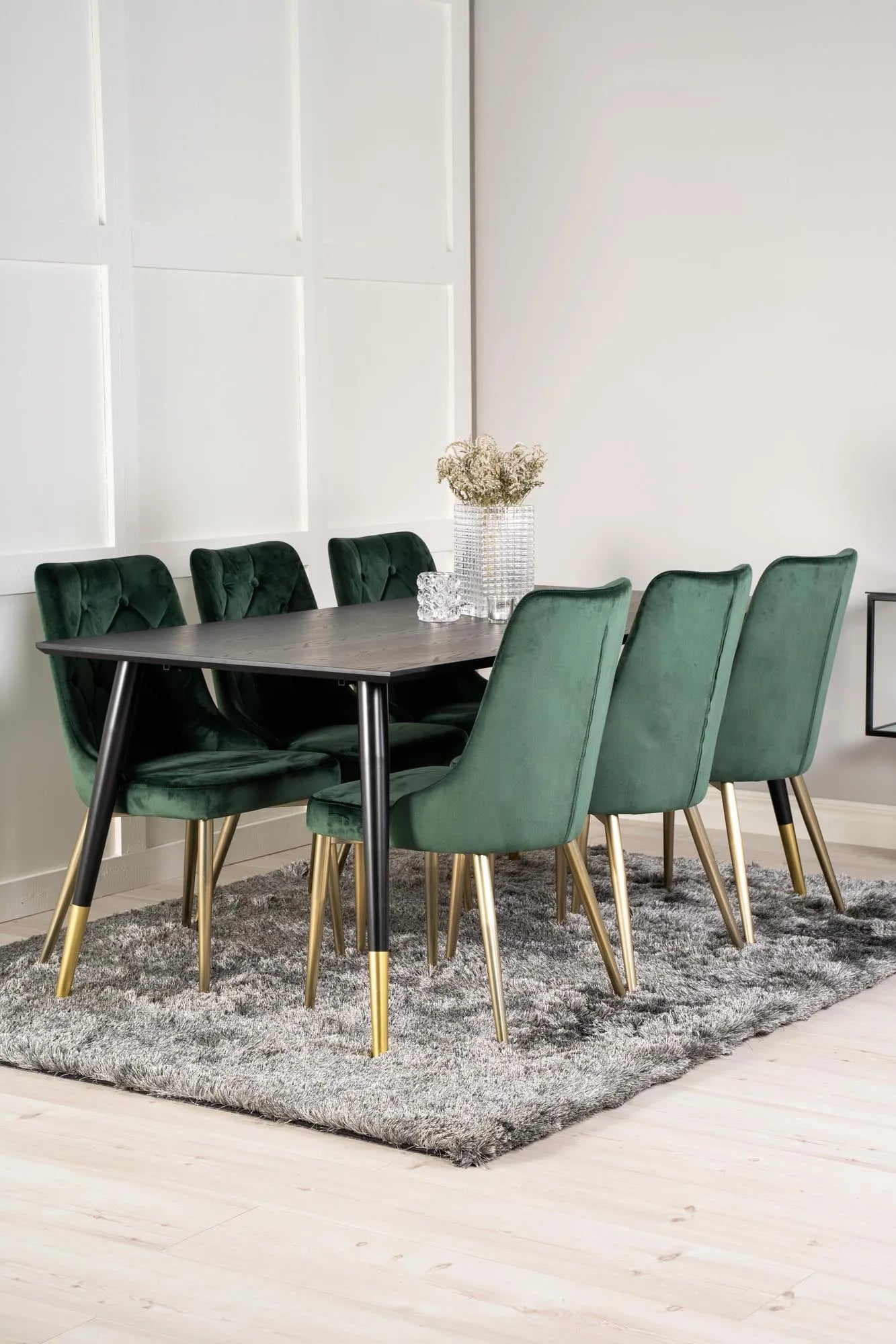 Luxuriöses Dipp Esszimmerset 180cm mit 6 samtigen Velvet Stühlen.