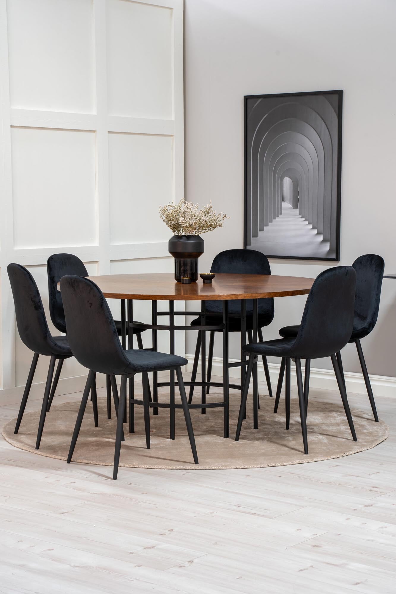 Stilvolles Esszimmerset Copenhagen + Polar mit Platz für 6 Personen. Luxuriöse Samtstühle und eleganter Tisch für gesellige Abende.