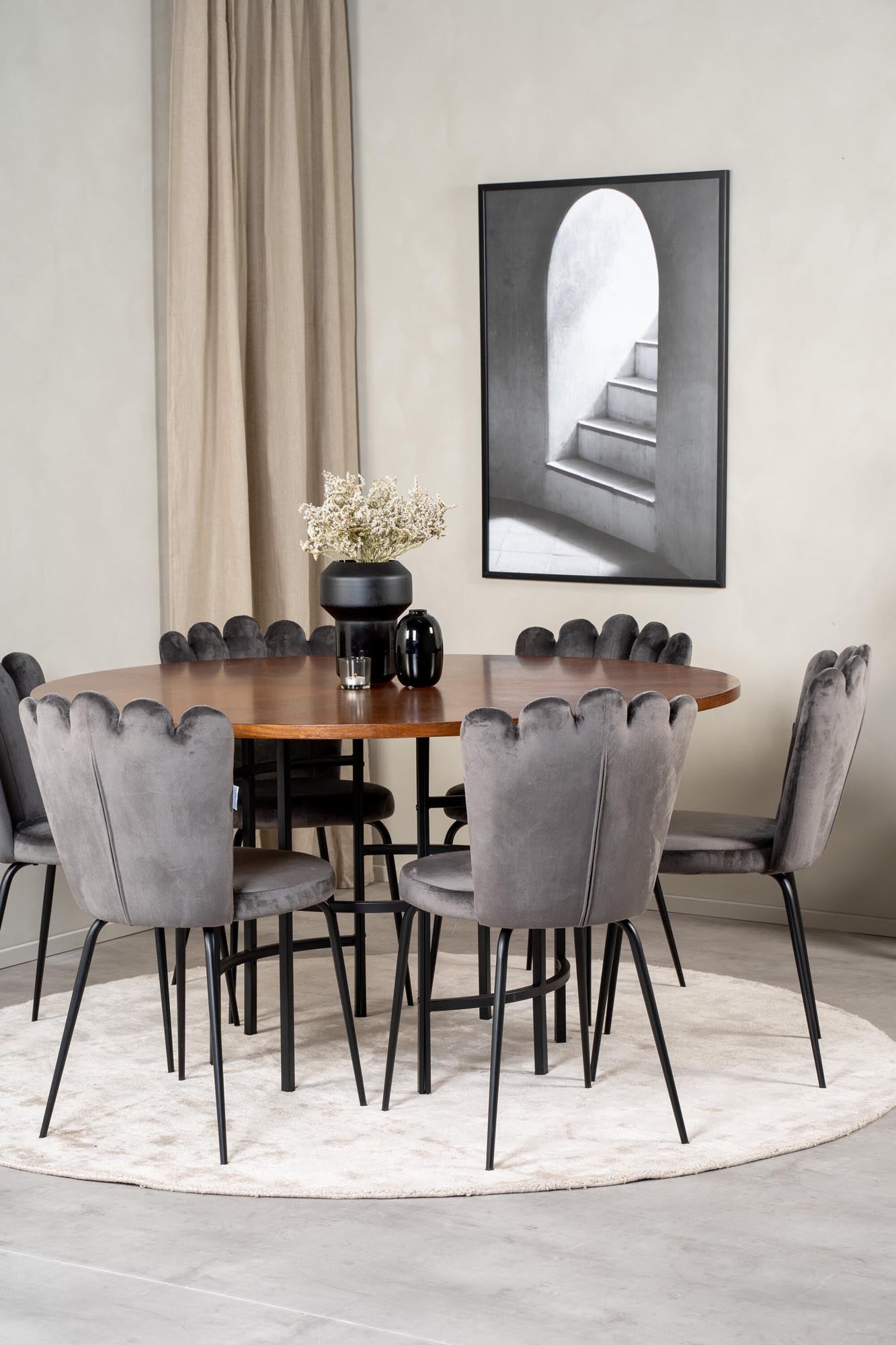 Elegantes Esszimmerset mit runden Tisch und luxuriösen Samtstühlen, perfekt für gesellige Dinner mit Freunden und Familie.