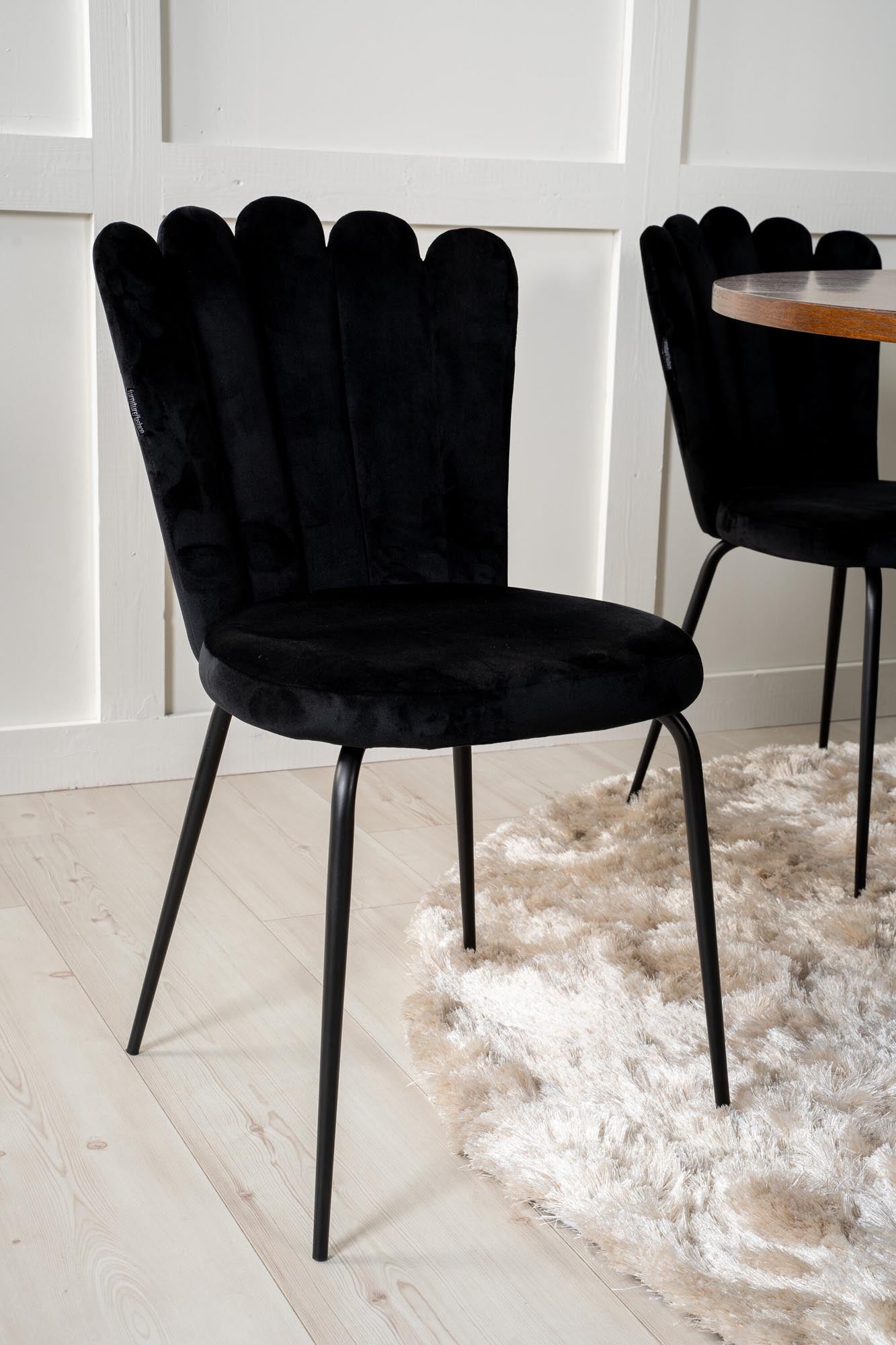 Elegantes Esszimmerset für stilvolle Dinner im skandinavischen Design.
