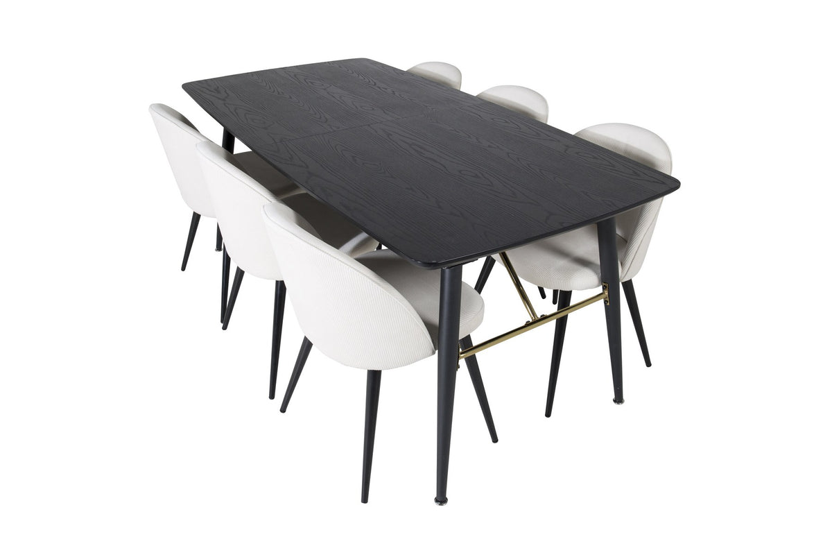 Rechteckiger Esstisch mit schwarzer MDF-Platte und Stahlbeinen, daneben zwei gepolsterte Esszimmerstühle in Creme mit Stahlgestell.