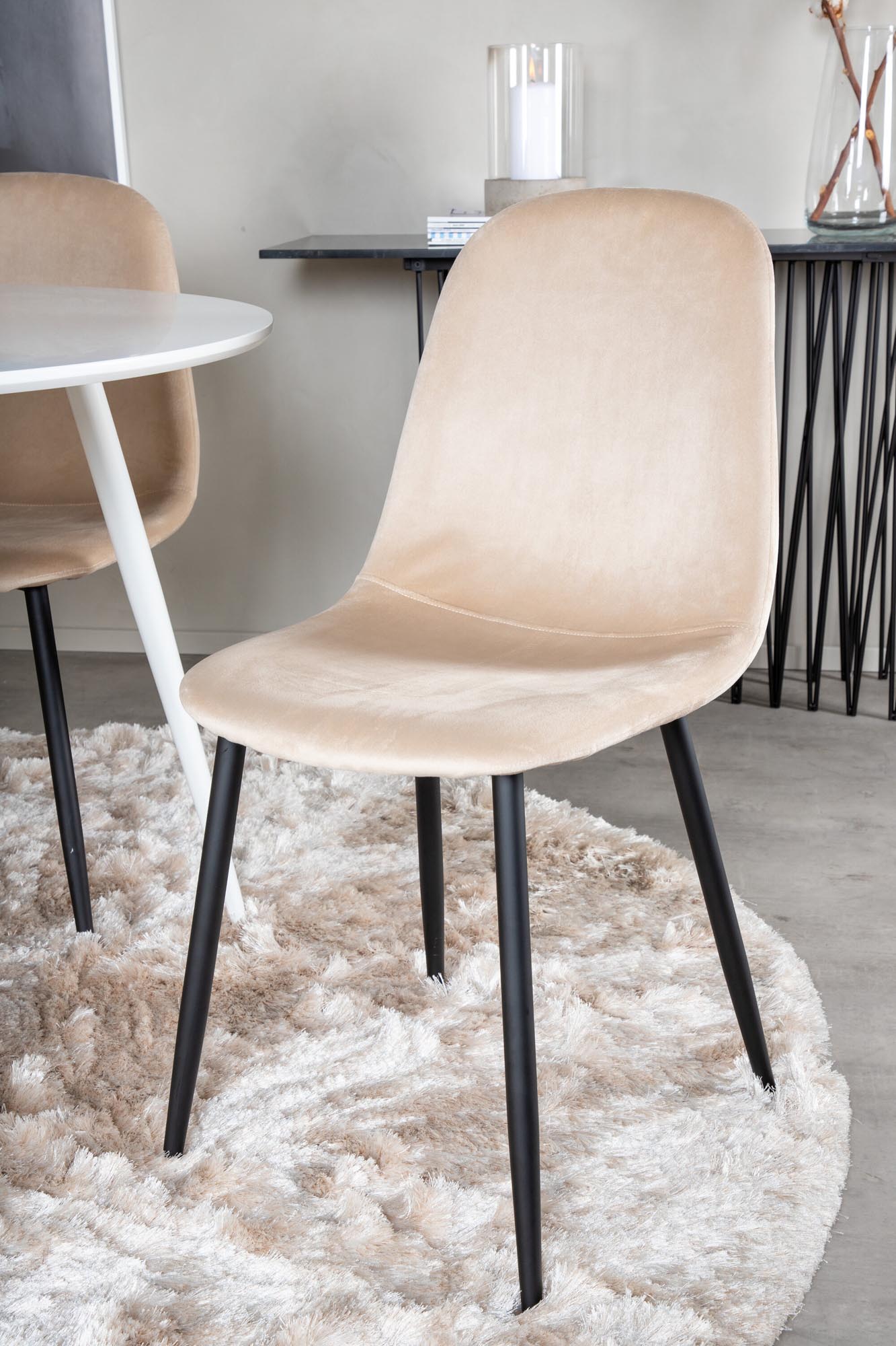 Plaza Esszimmerset + Polar ⌀100cm/4St. in Beige / Weiss / Schwarz präsentiert im Onlineshop von KAQTU Design AG. Esszimmerset ist von Venture Home