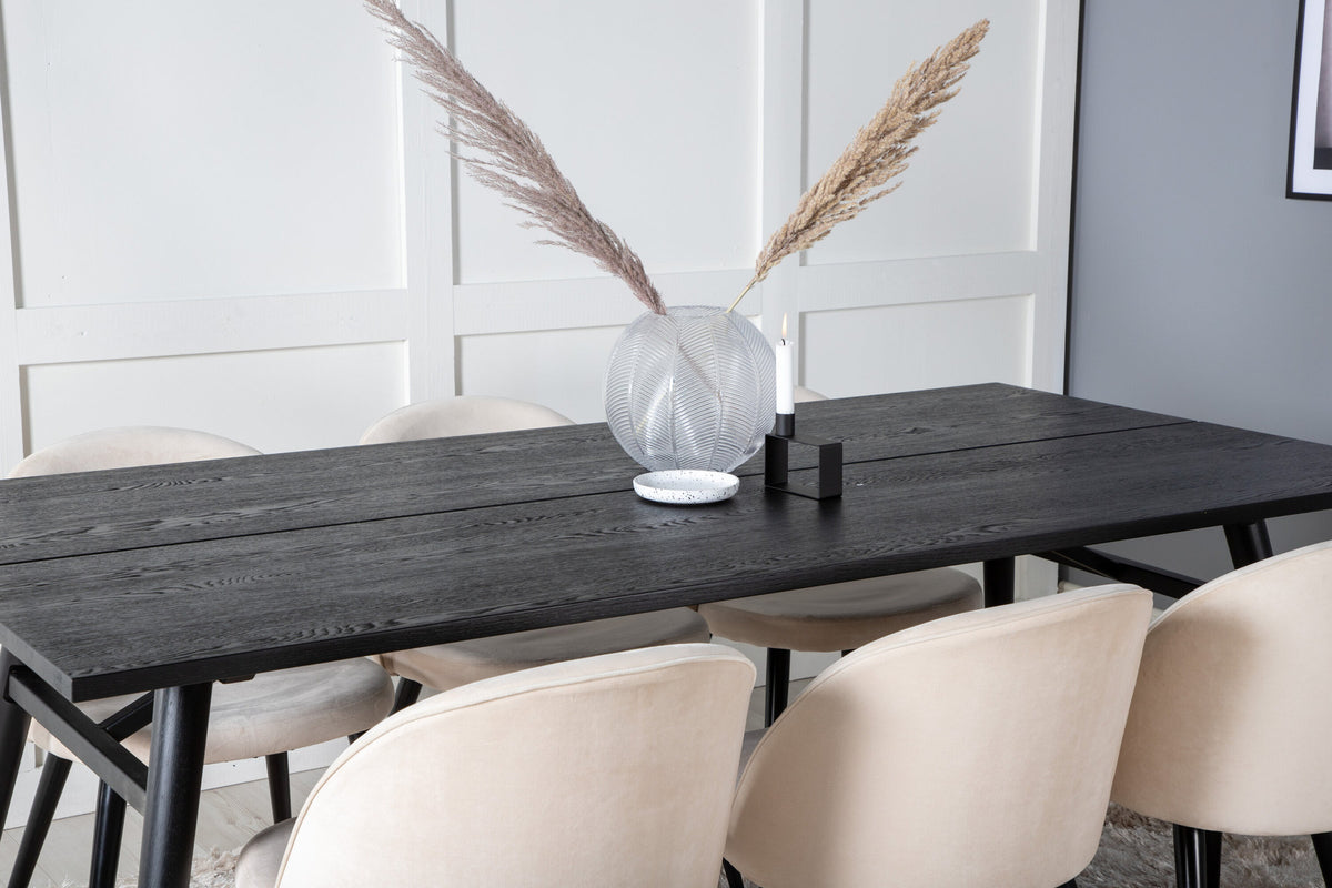 Esszimmerset Sleek & Velvet mit rechteckigem schwarzem Eichentisch und zwei beigen Stühlen