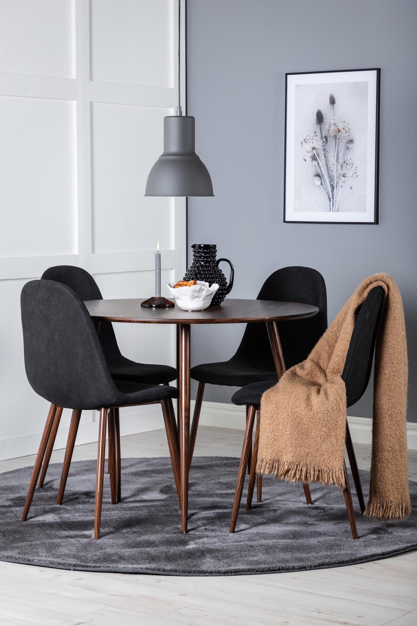 Elegantes Esszimmerset Plaza + Polar: 100cm Tisch mit 4 Stühlen.