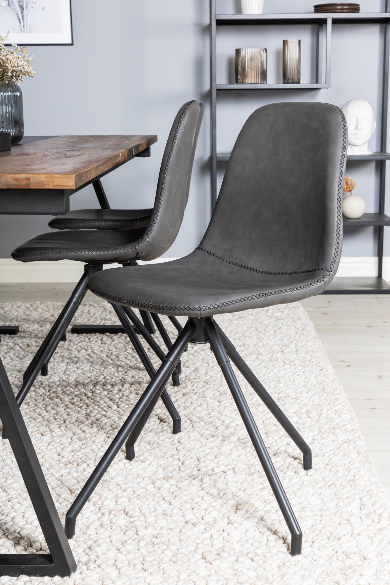 Jakarta Esszimmerset + Polar 200cm/6St. in Schwarz präsentiert im Onlineshop von KAQTU Design AG. Esszimmerset ist von Venture Home