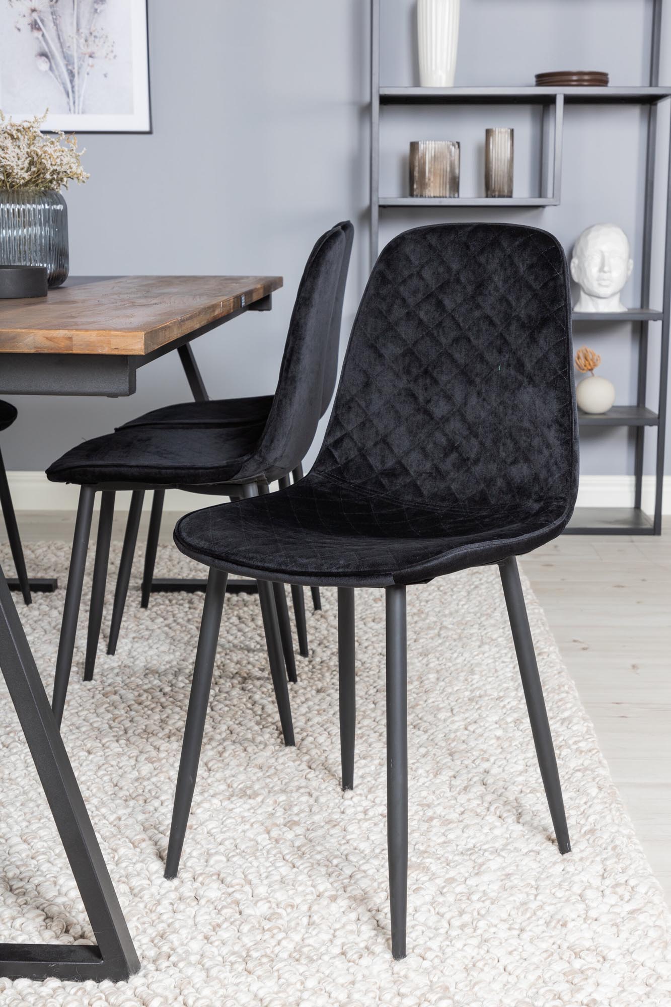 Jakarta Esszimmerset + Polar 200cm/6St. in Schwarz präsentiert im Onlineshop von KAQTU Design AG. Esszimmerset ist von Venture Home