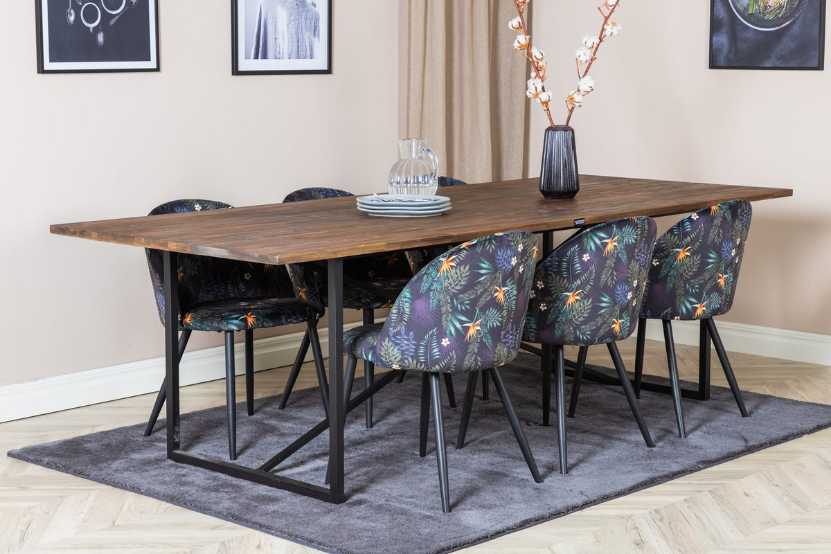 Schwarzes Esszimmerset Padang mit Teak-Tischplatte, Stahlgestell und gepolsterten Velvet-Stühlen mit schwarzem Samtbezug.