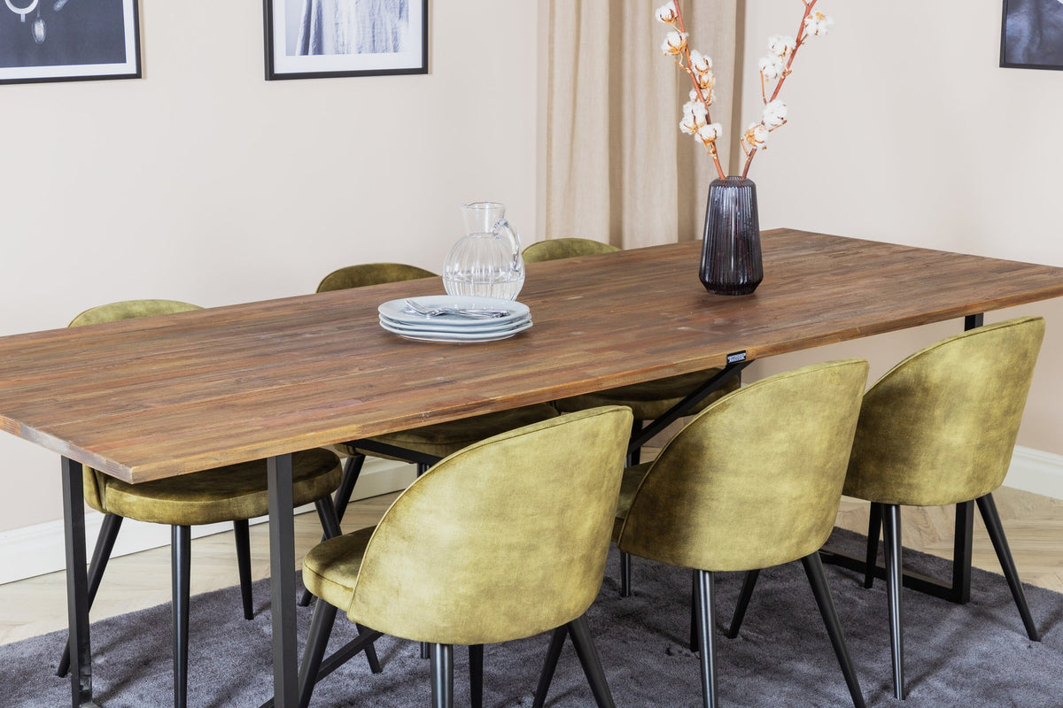 Schwarzes Esszimmerset Padang mit Teak-Tischplatte, Stahlgestell und gepolsterten Velvet-Stühlen mit schwarzem Samtbezug.
