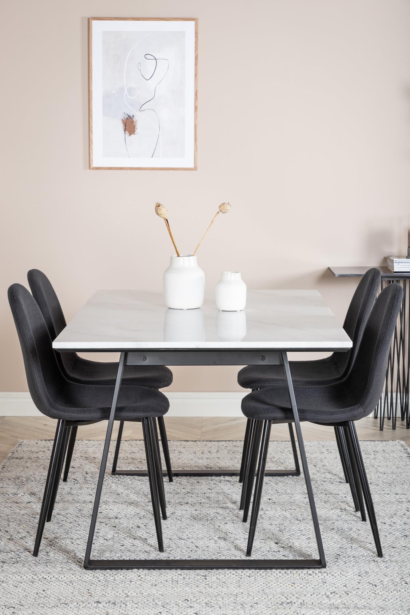 Estelle Esszimmerset + Polar 140cm/4St. in Schwarz präsentiert im Onlineshop von KAQTU Design AG. Esszimmerset ist von Venture Home