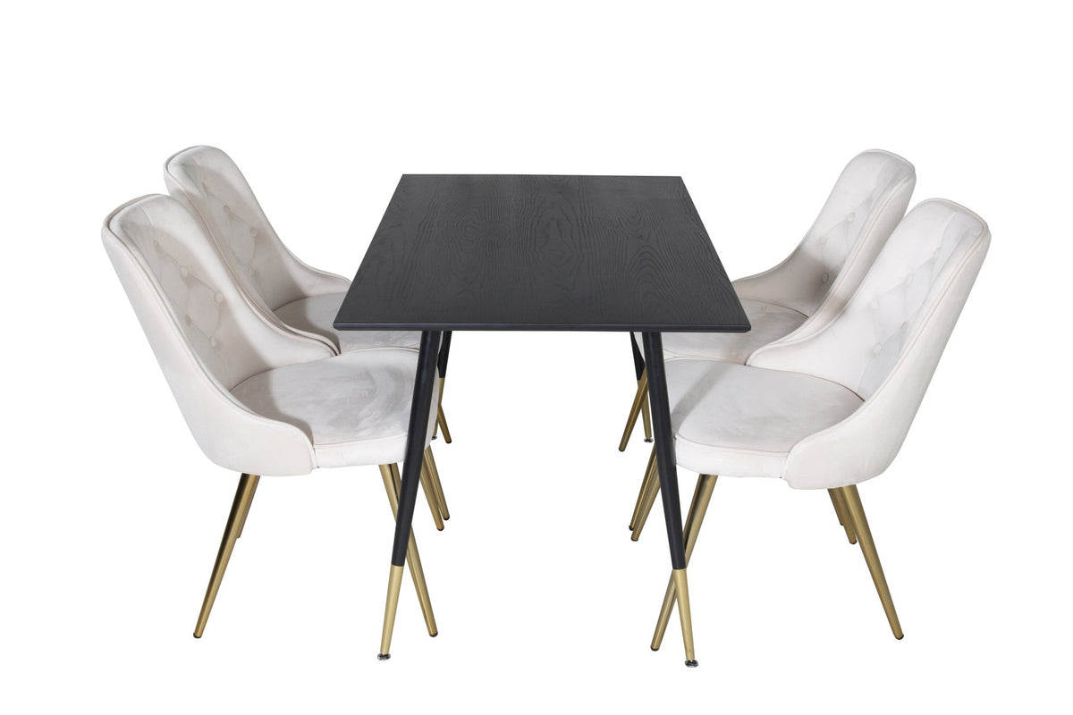 Rechteckiger Esstisch mit schwarzer MDF-Tischplatte und Stahlbeinen, daneben zwei gepolsterte Stühle in Beige mit Messing-Gestell.
