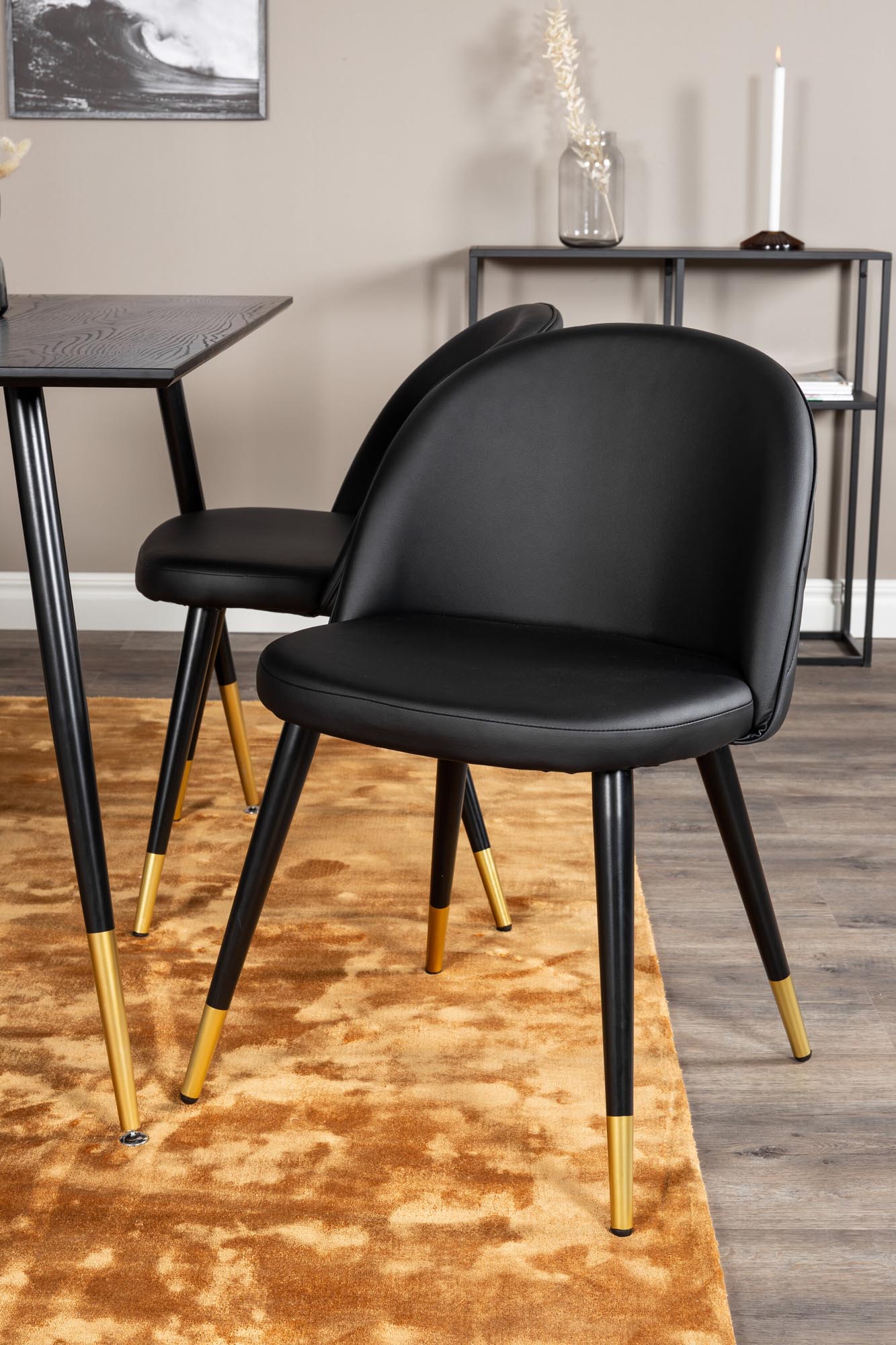 Dipp Esszimmerset + Velvet 120cm/4St. in Schwarz / Gold präsentiert im Onlineshop von KAQTU Design AG. Esszimmerset ist von Venture Home