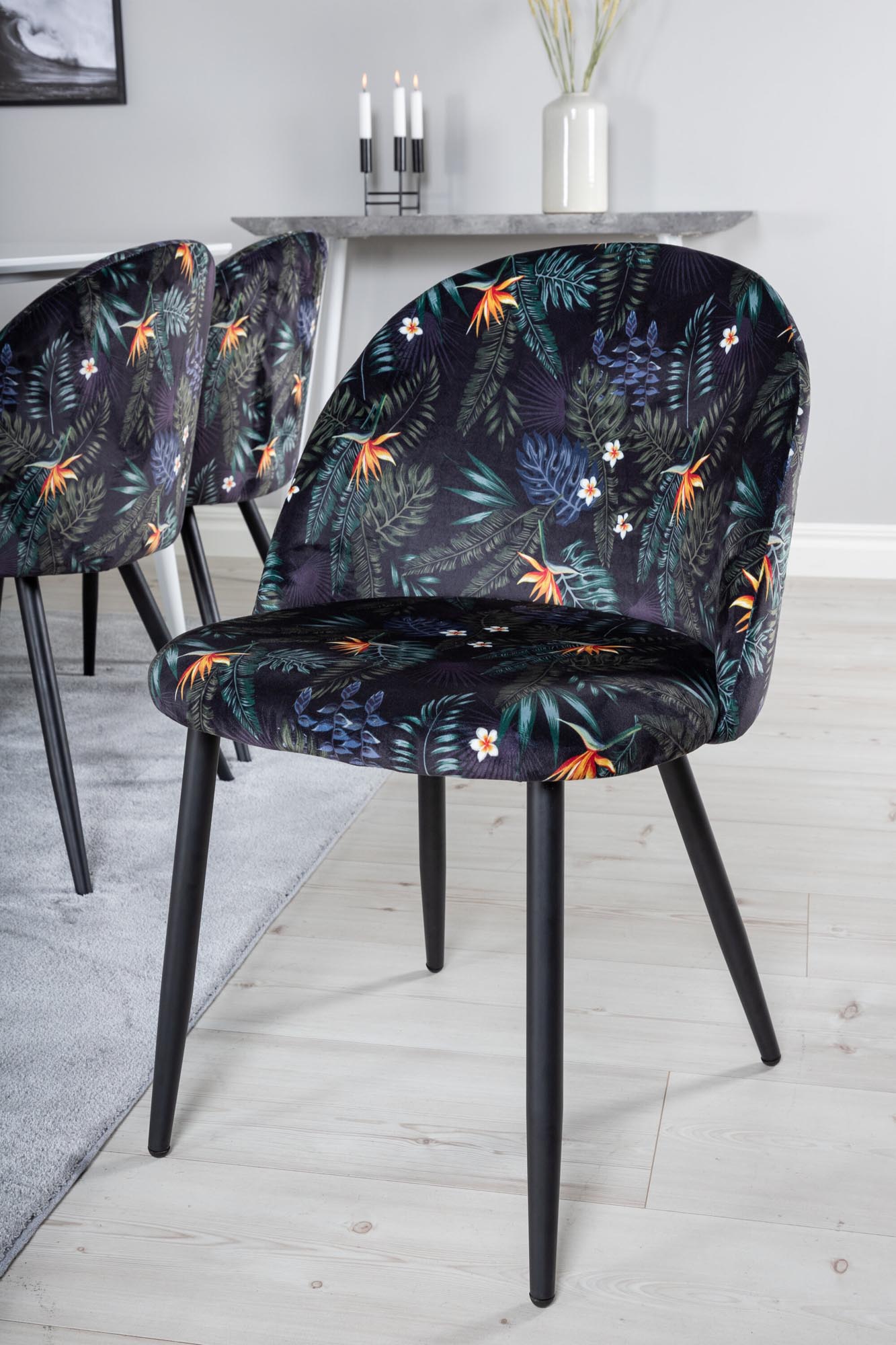 Polar Esszimmerset + Velvet 180cm/6St. in Weiss / Multicolor / Schwarz präsentiert im Onlineshop von KAQTU Design AG. Esszimmerset ist von Venture Home