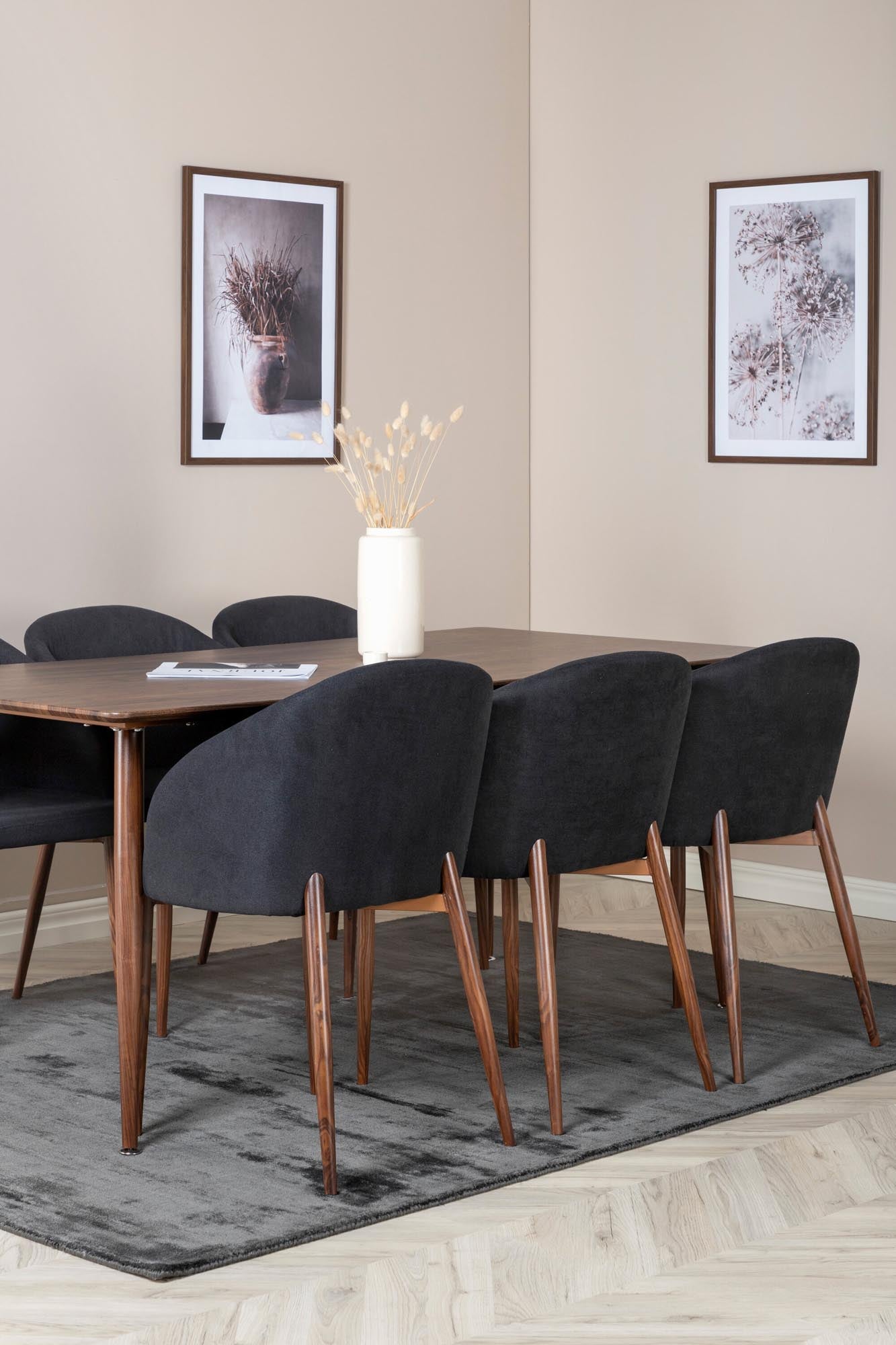 Stilvolles Esszimmerset Polar mit 180 cm Tisch und 6 bequemen Stühlen von Venture Home. Ideal für gesellige Abende und festliche Anlässe.