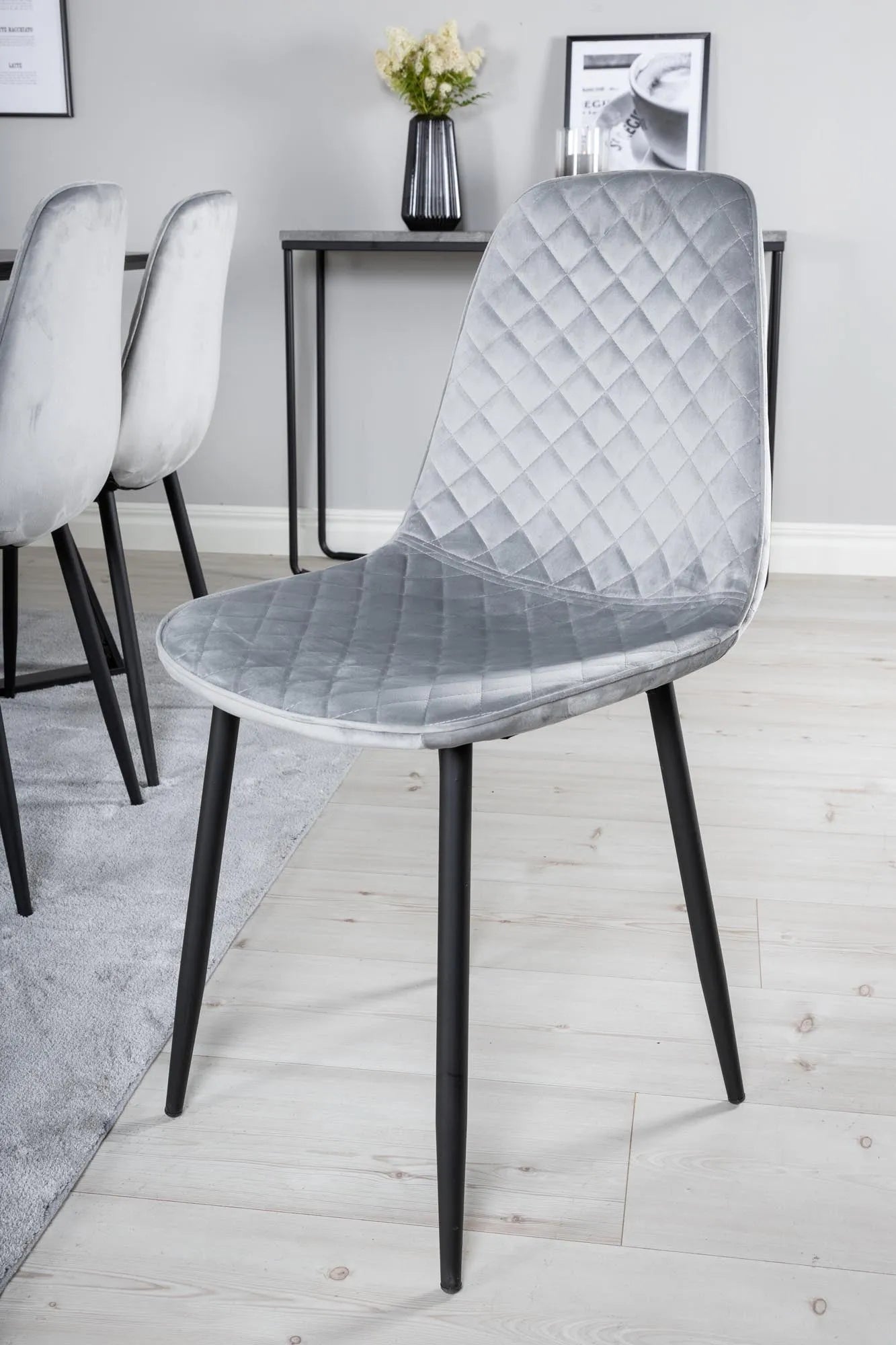 Elegantes Marina Esszimmerset: 180cm Tisch & 6 Stühle, modernes Design, perfekt für stilvolle Esszimmer.