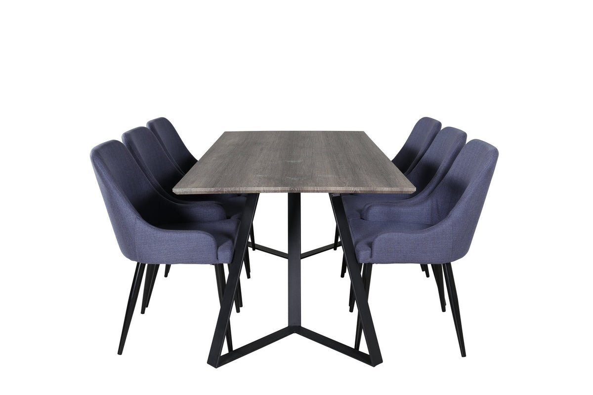 Zwei blaue Esszimmerstühle mit Stahlgestell und schwarz pulverbeschichteter Oberfläche neben einem rechteckigen MDF-Esstisch mit Stahlbeinen.