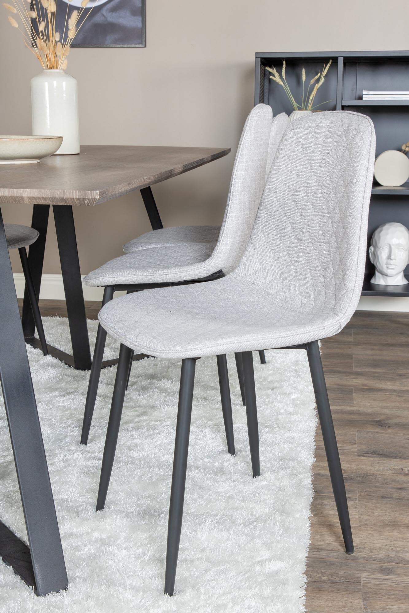 Elegantes Marina Esszimmerset von Venture Home: 180cm Tisch mit 6 Stühlen, modernes Design, perfekt für stilvolle Essbereiche.