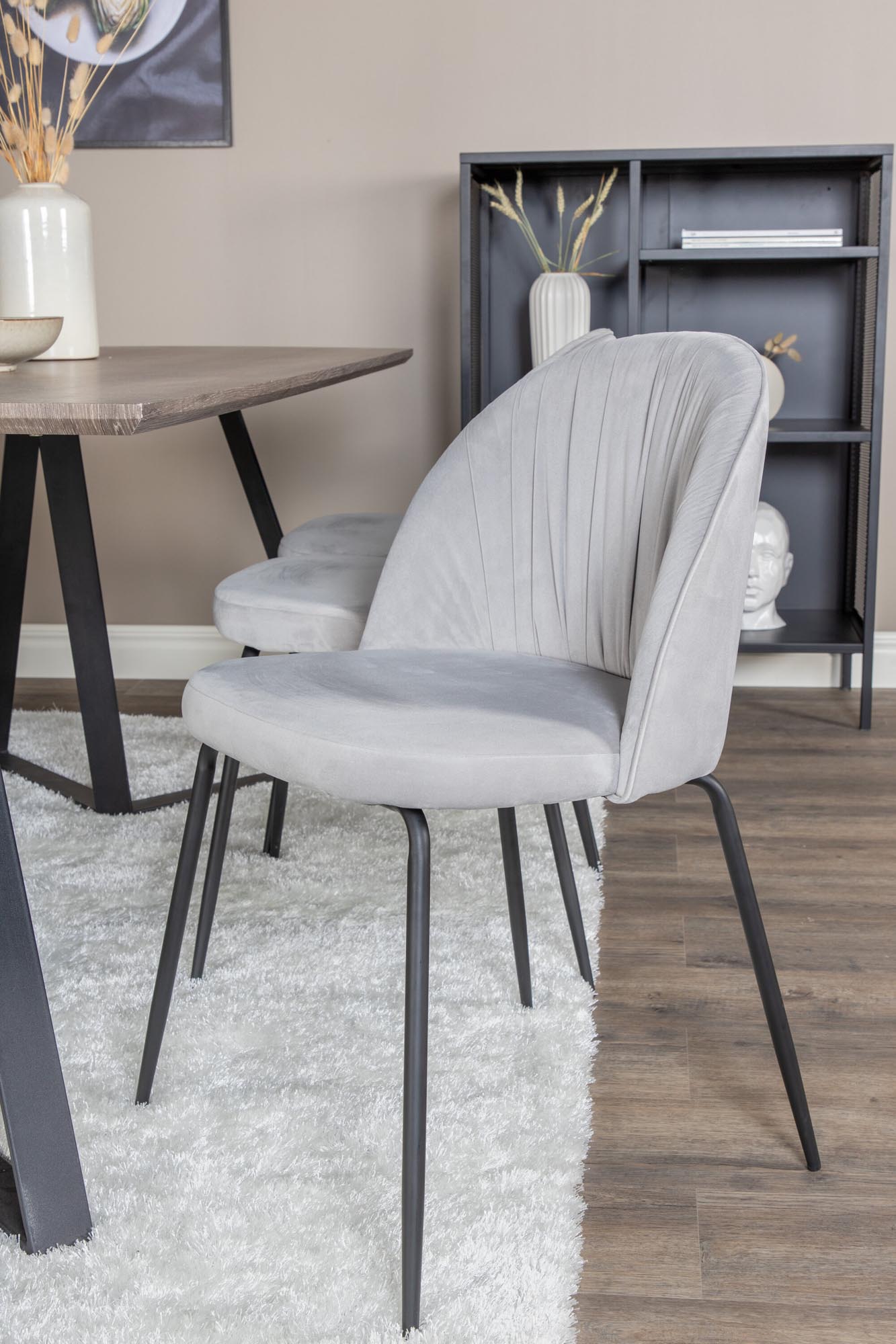 Marina Esszimmerset Wrinkles 180cm/6St. in Schwarzgrau präsentiert im Onlineshop von KAQTU Design AG. Esszimmerset ist von Venture Home